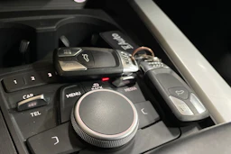 Valkoinen Audi A4 2018 kuva 19.