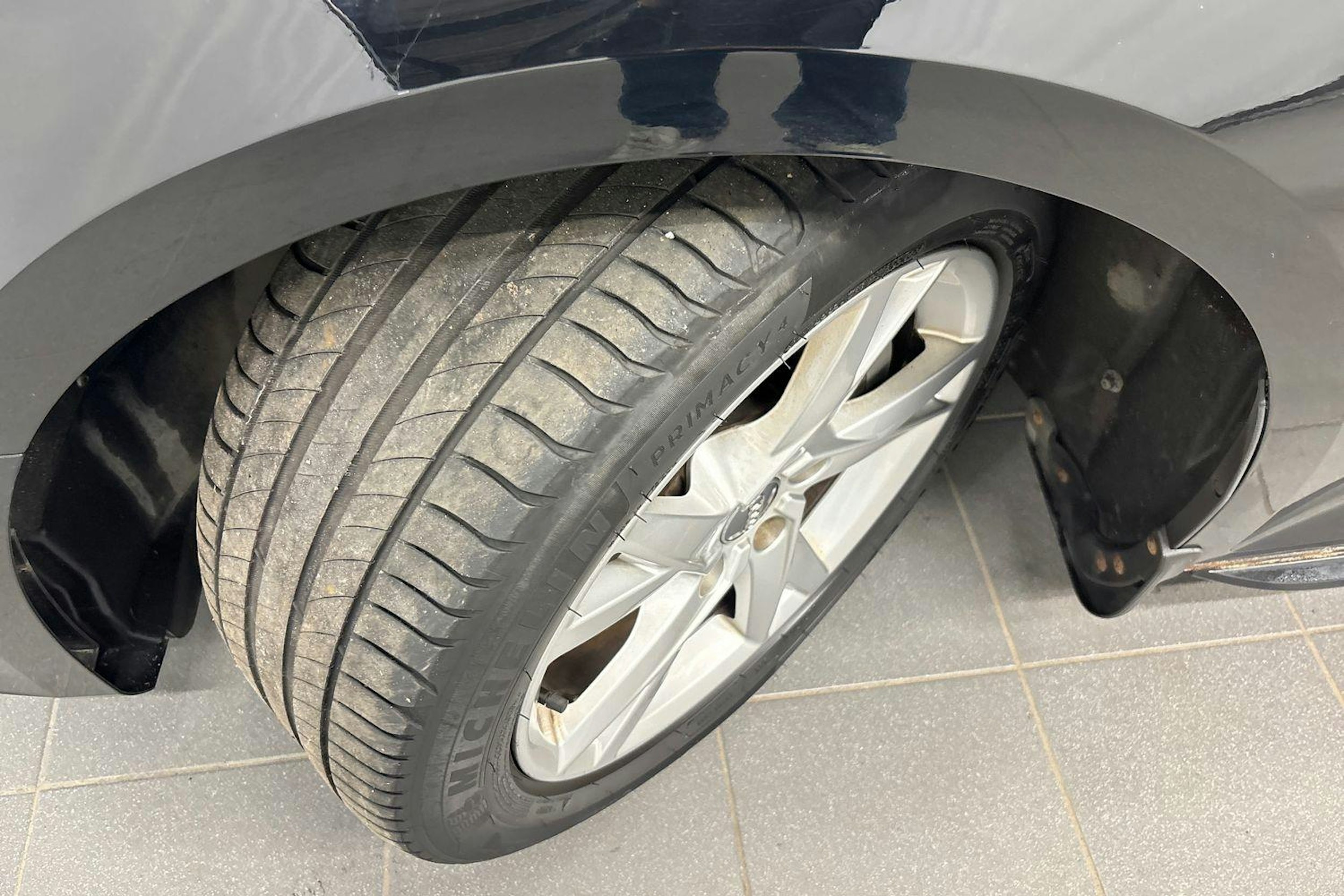 musta Audi A4 2018 kuva 10.