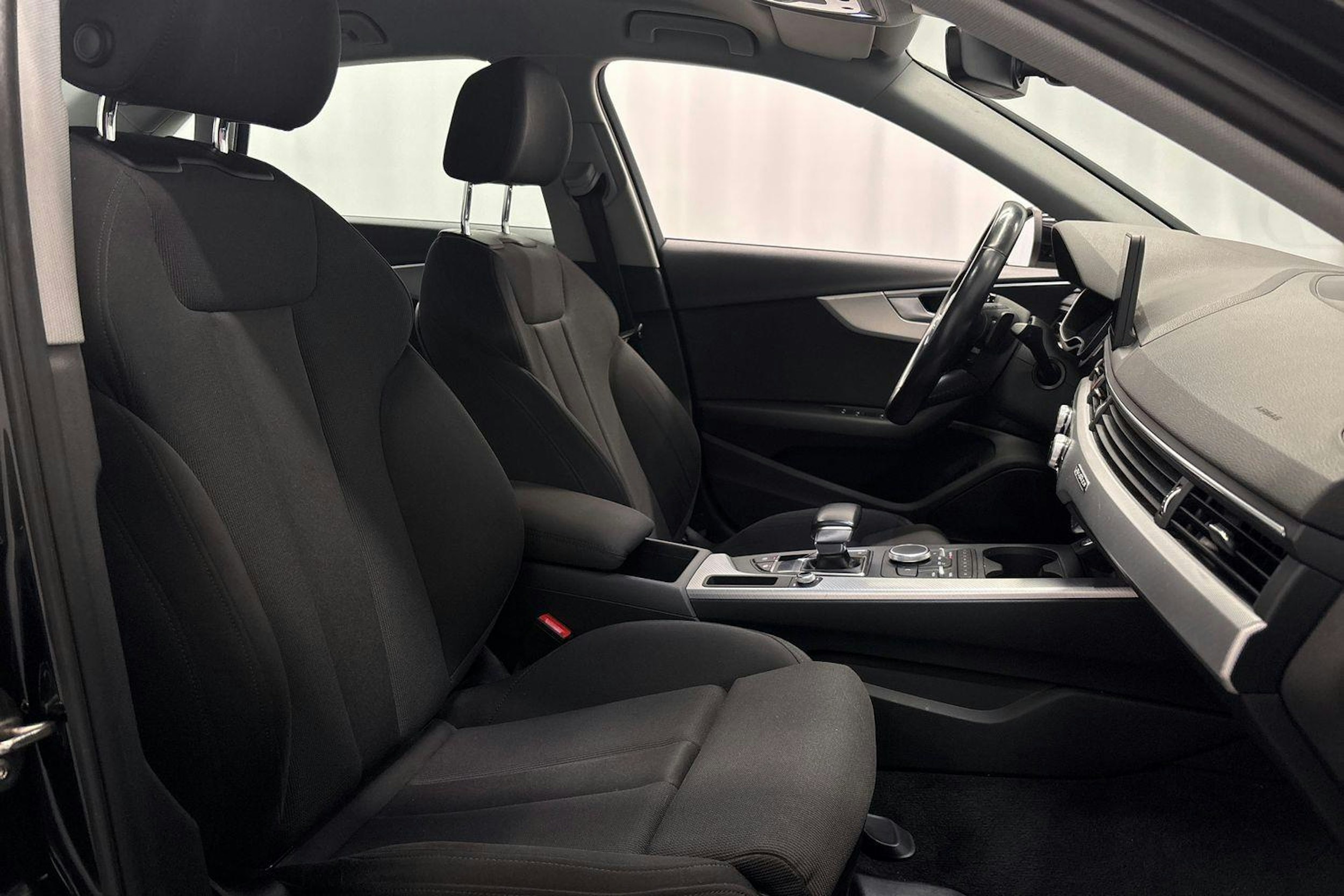musta Audi A4 2018 kuva 12.