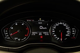 musta Audi A4 2018 kuva 14.