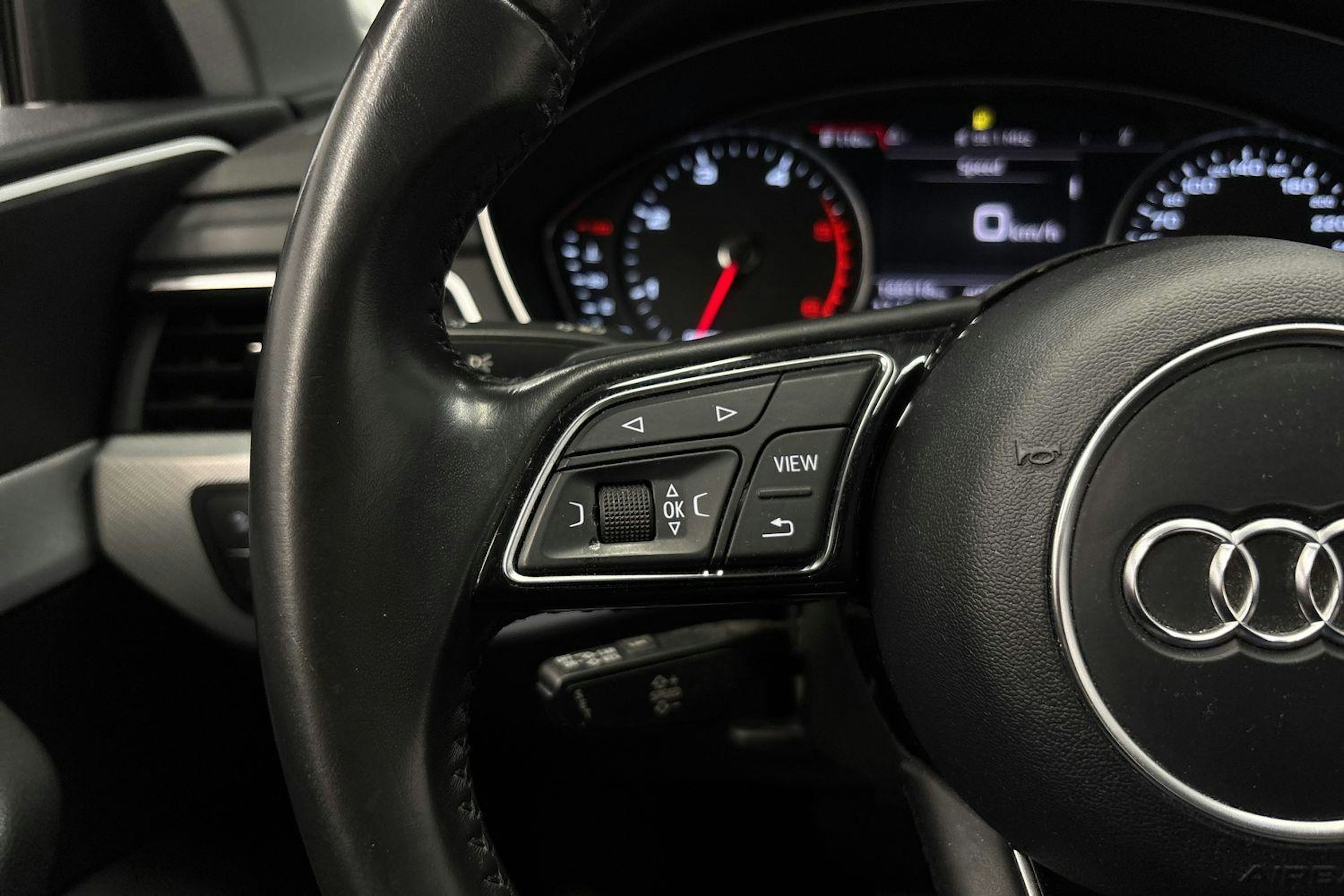 musta Audi A4 2018 kuva 16.