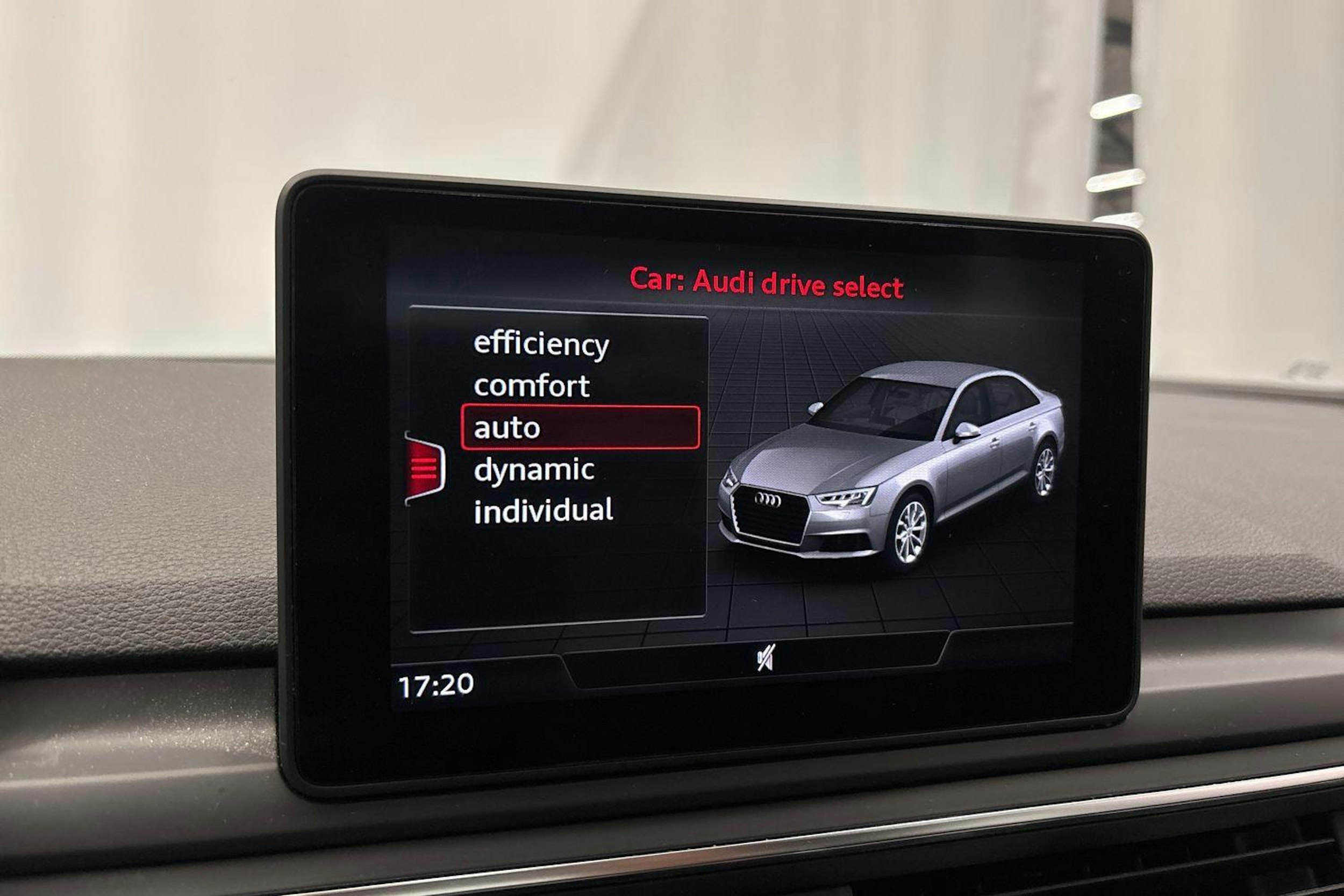 musta Audi A4 2018 kuva 21.