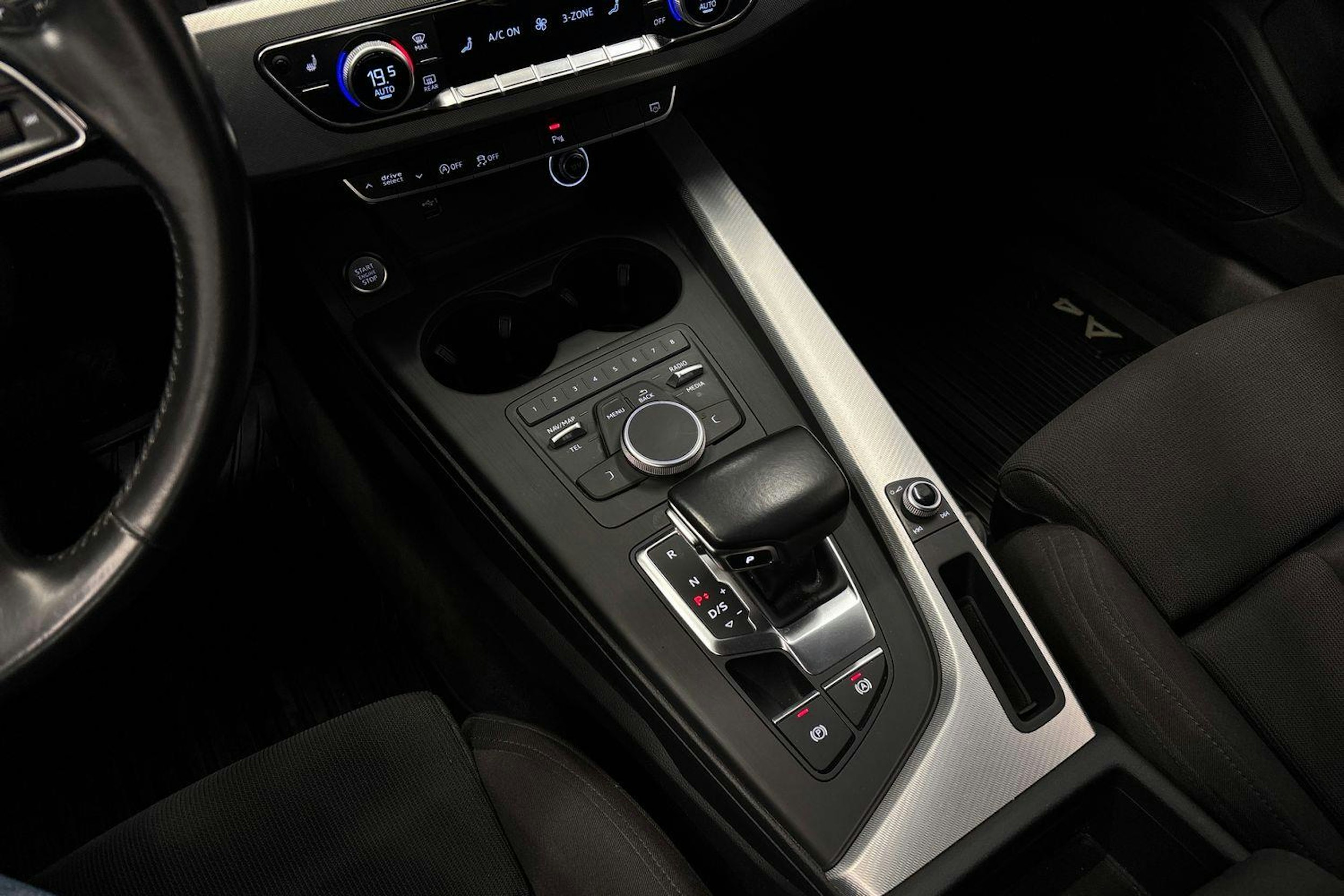 musta Audi A4 2018 kuva 22.