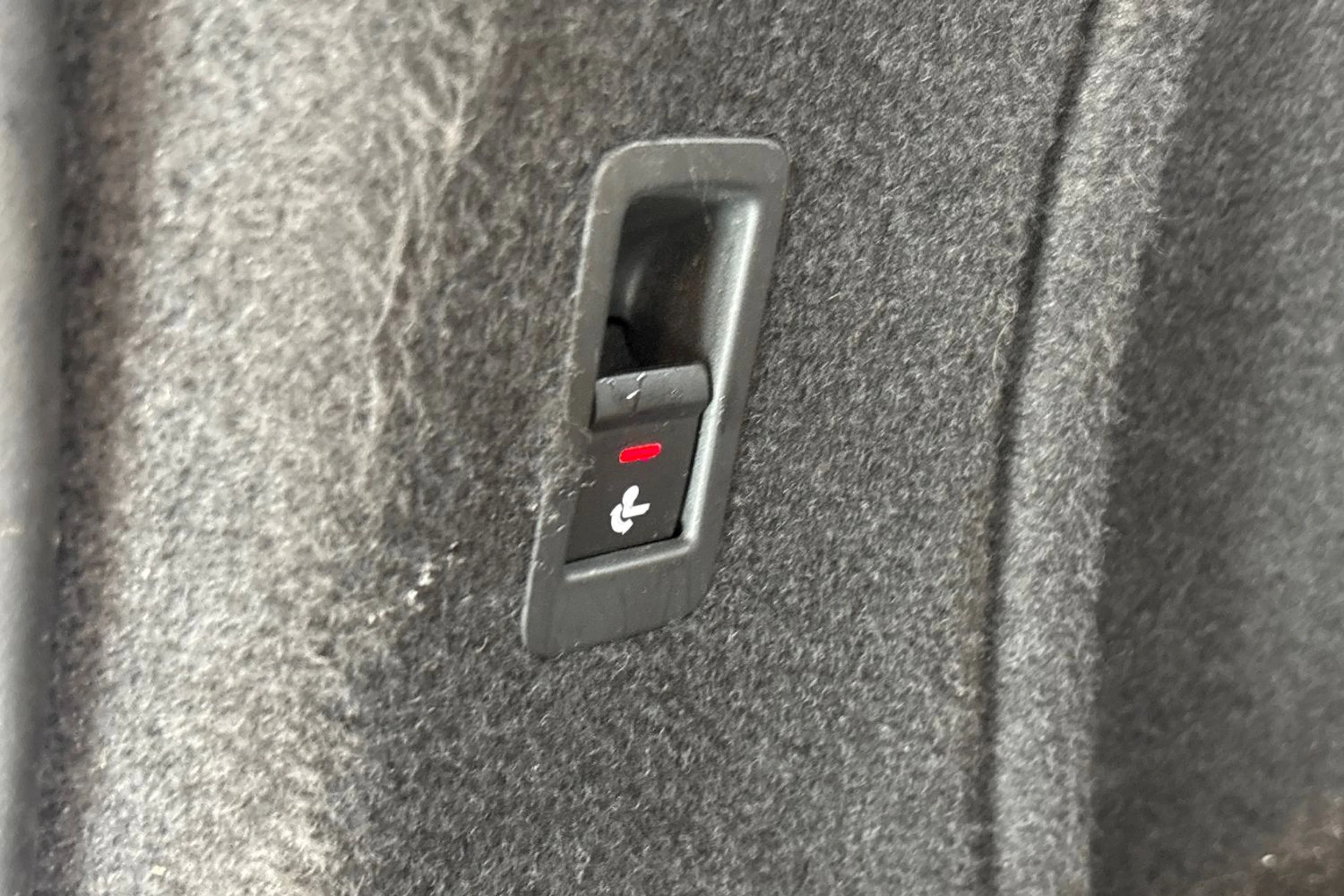 valkoinen Audi A4 2018 kuva 7.