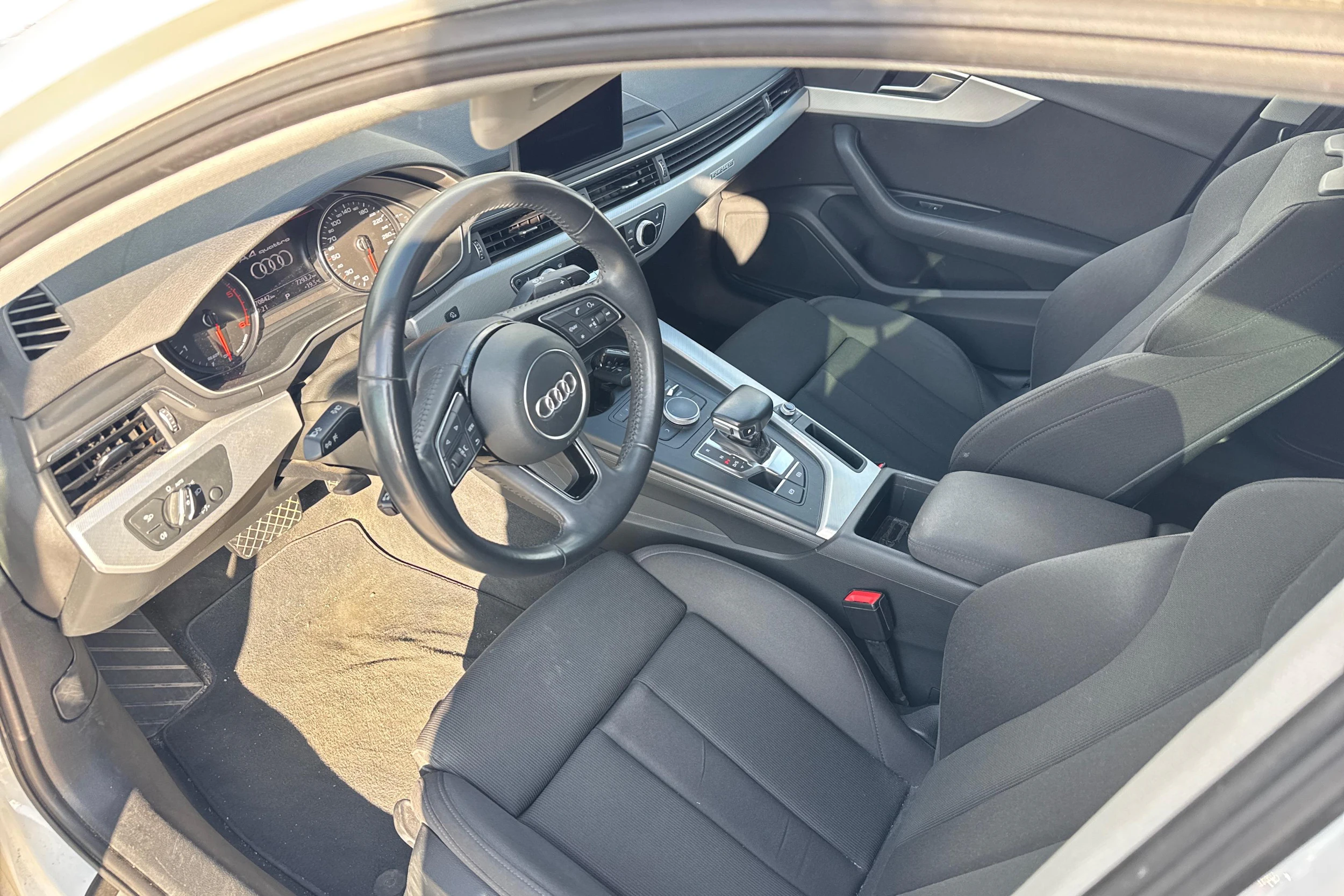 valkoinen Audi A4 2018 kuva 3.