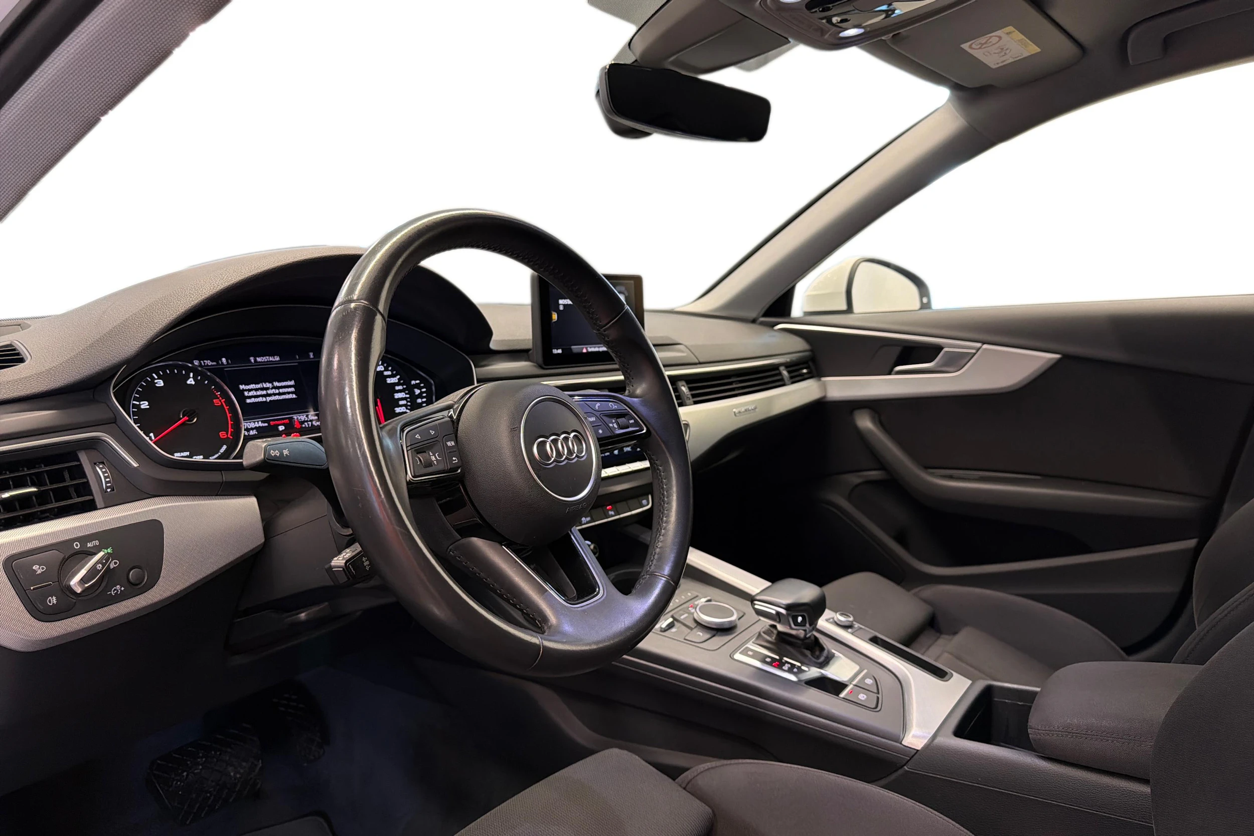 valkoinen Audi A4 2018 kuva 6.