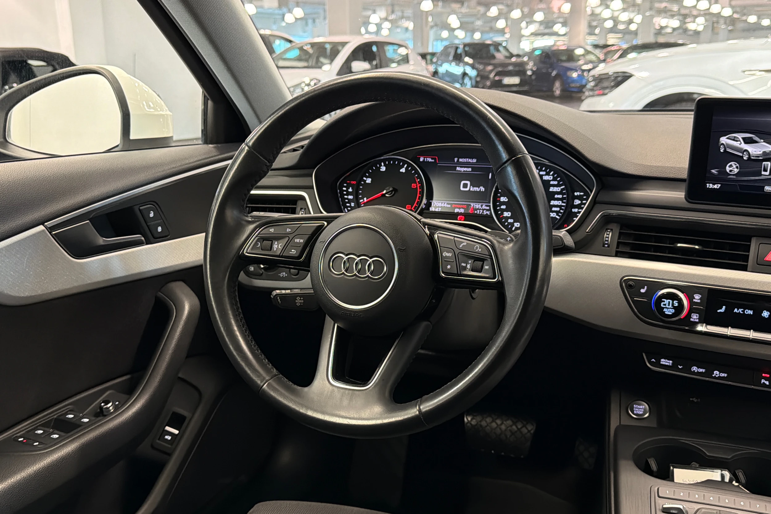 valkoinen Audi A4 2018 kuva 14.