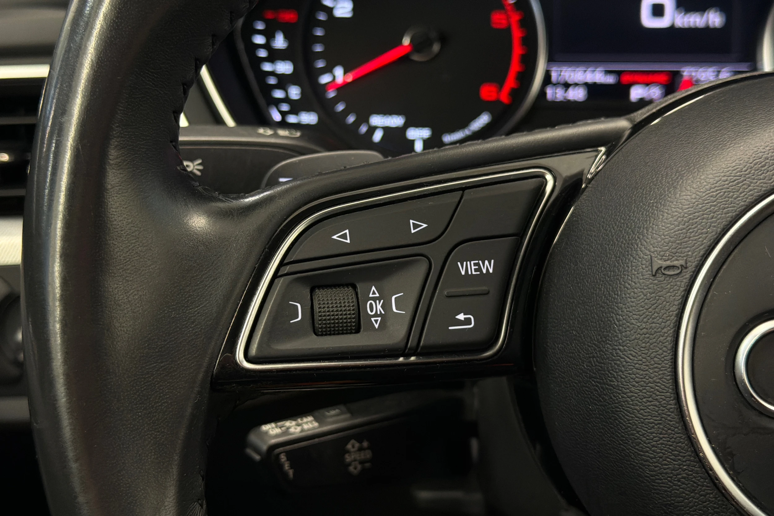 valkoinen Audi A4 2018 kuva 15.