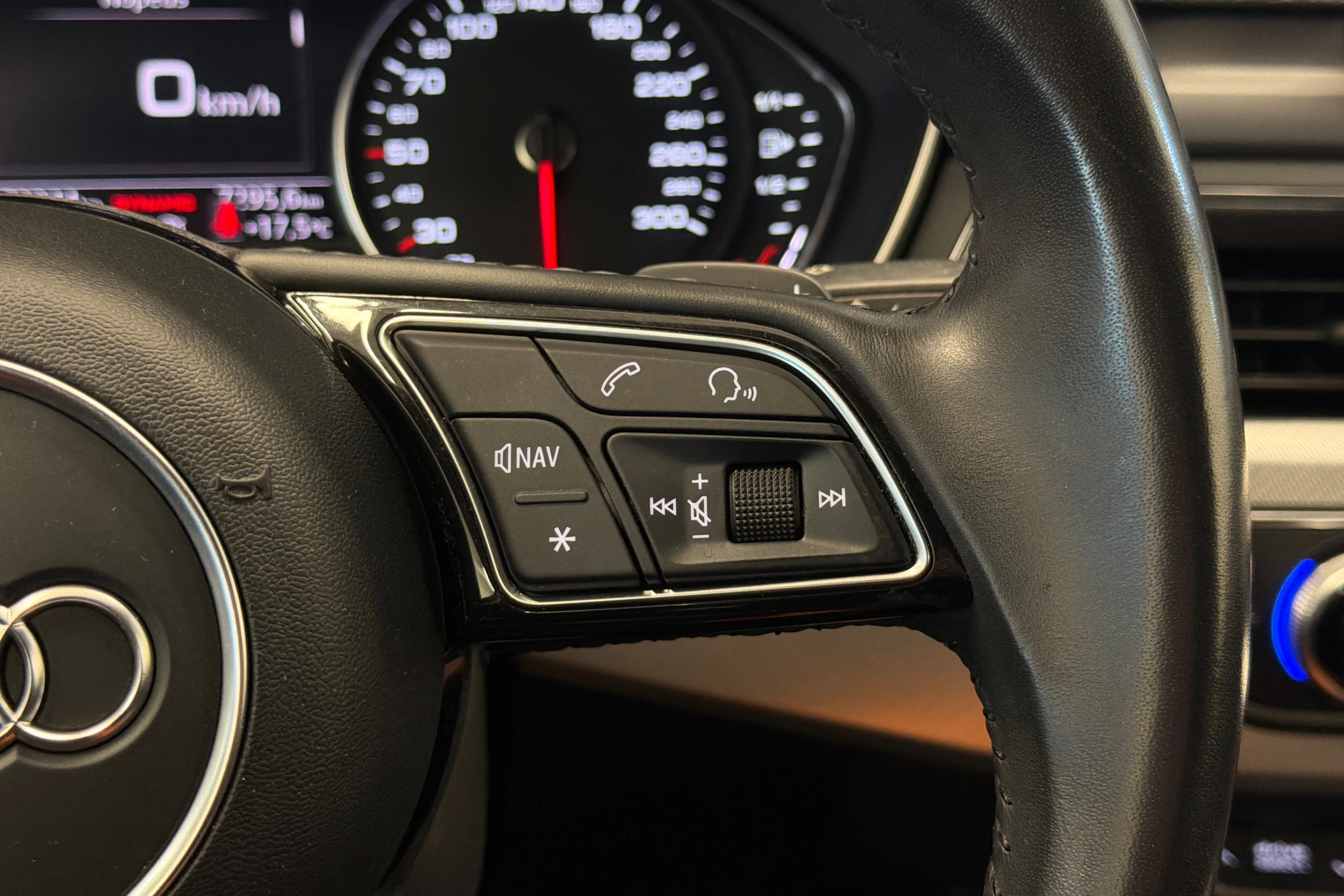 valkoinen Audi A4 2018 kuva 16.