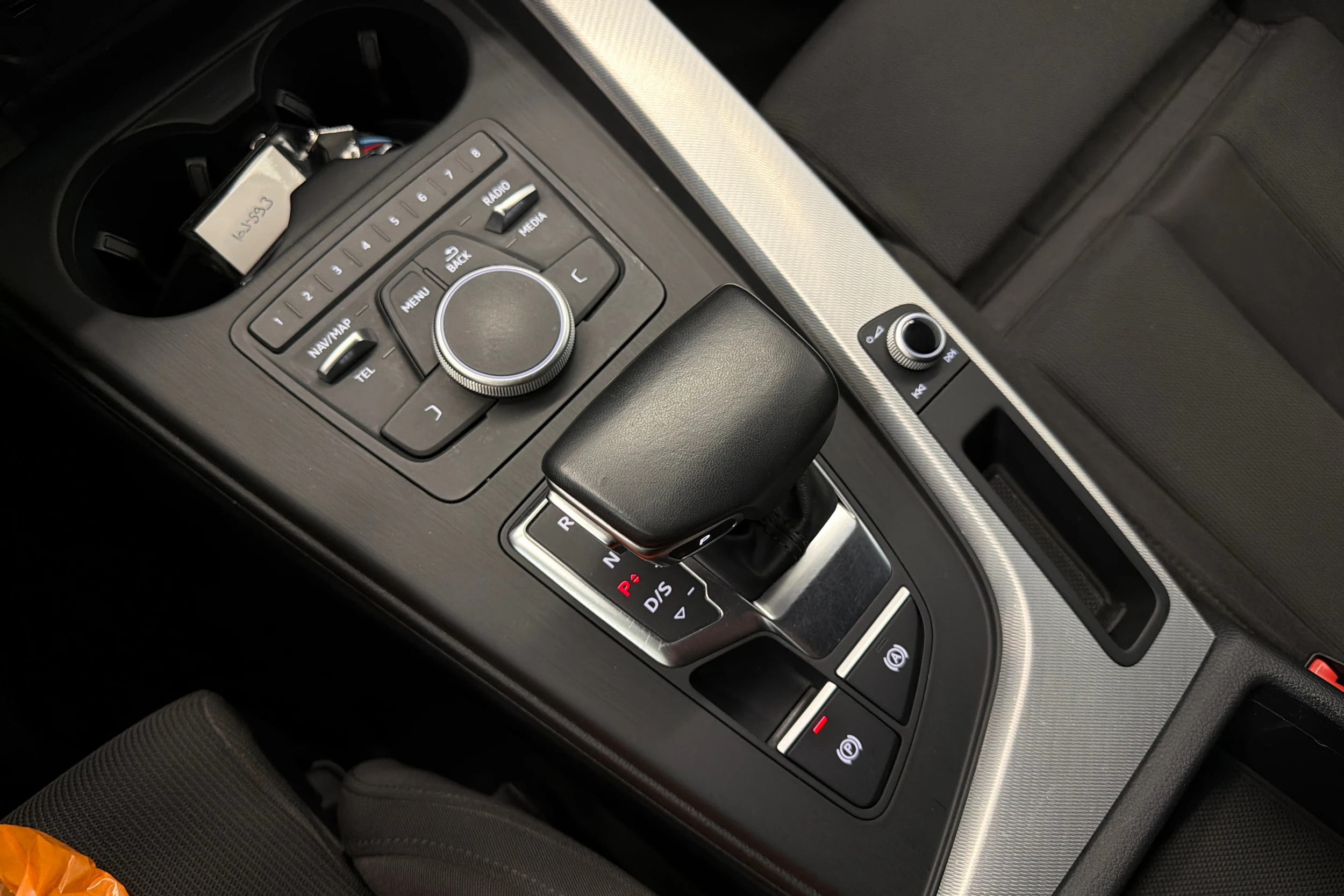 valkoinen Audi A4 2018 kuva 21.