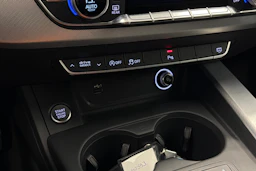 valkoinen Audi A4 2018 kuva 22.