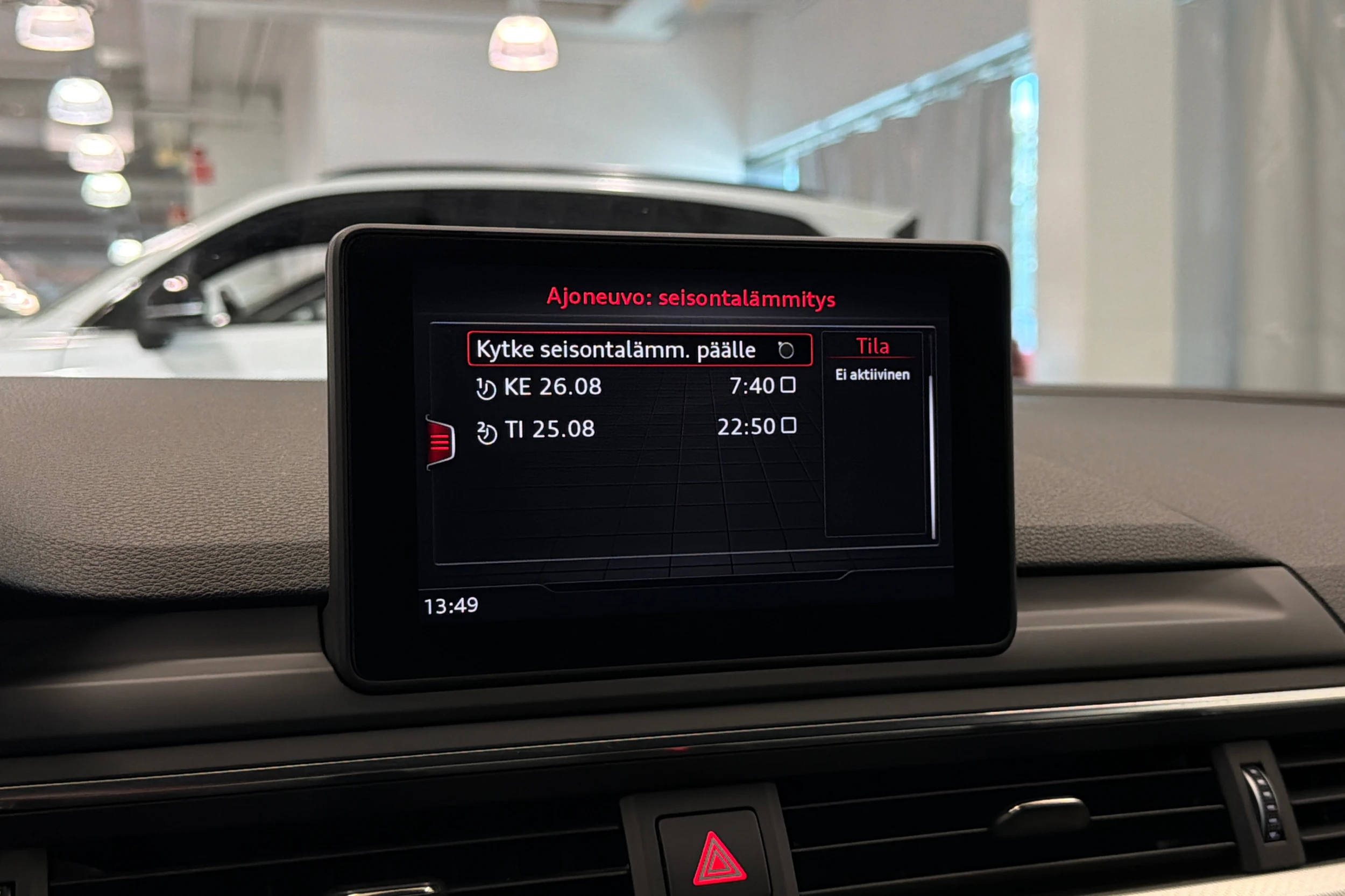 valkoinen Audi A4 2018 kuva 28.