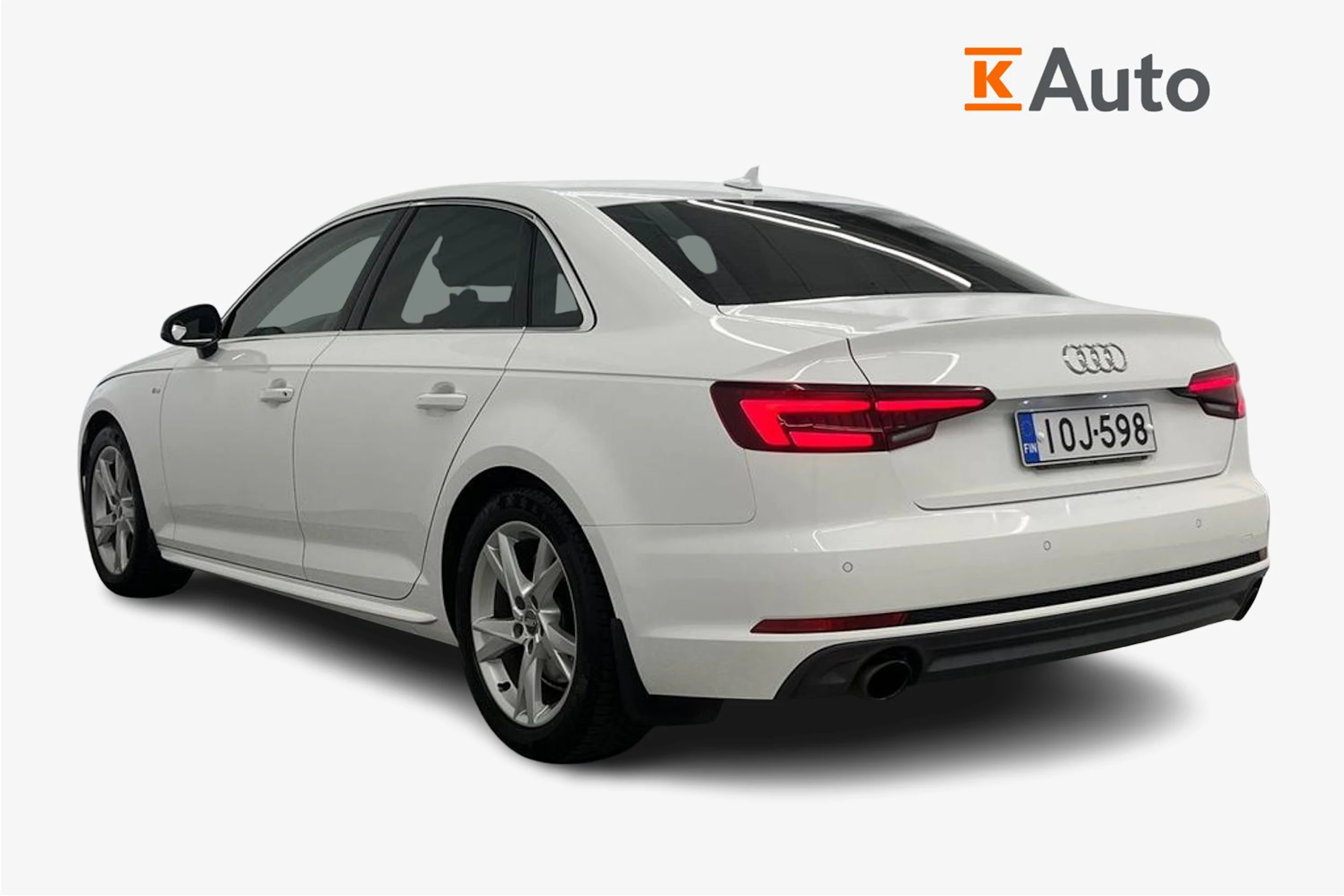 valkoinen Audi A4 2018 kuva 2.