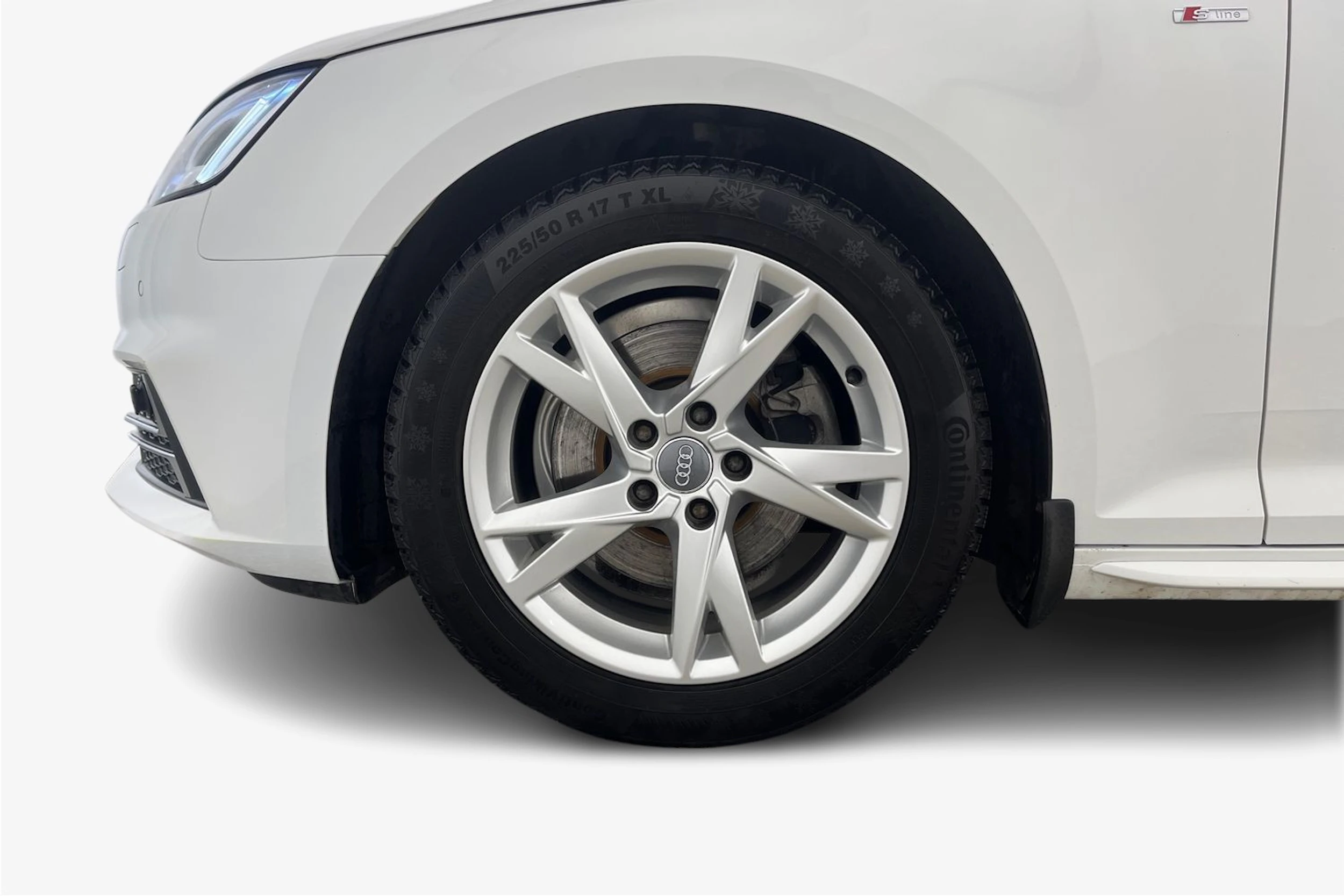 valkoinen Audi A4 2018 kuva 9.