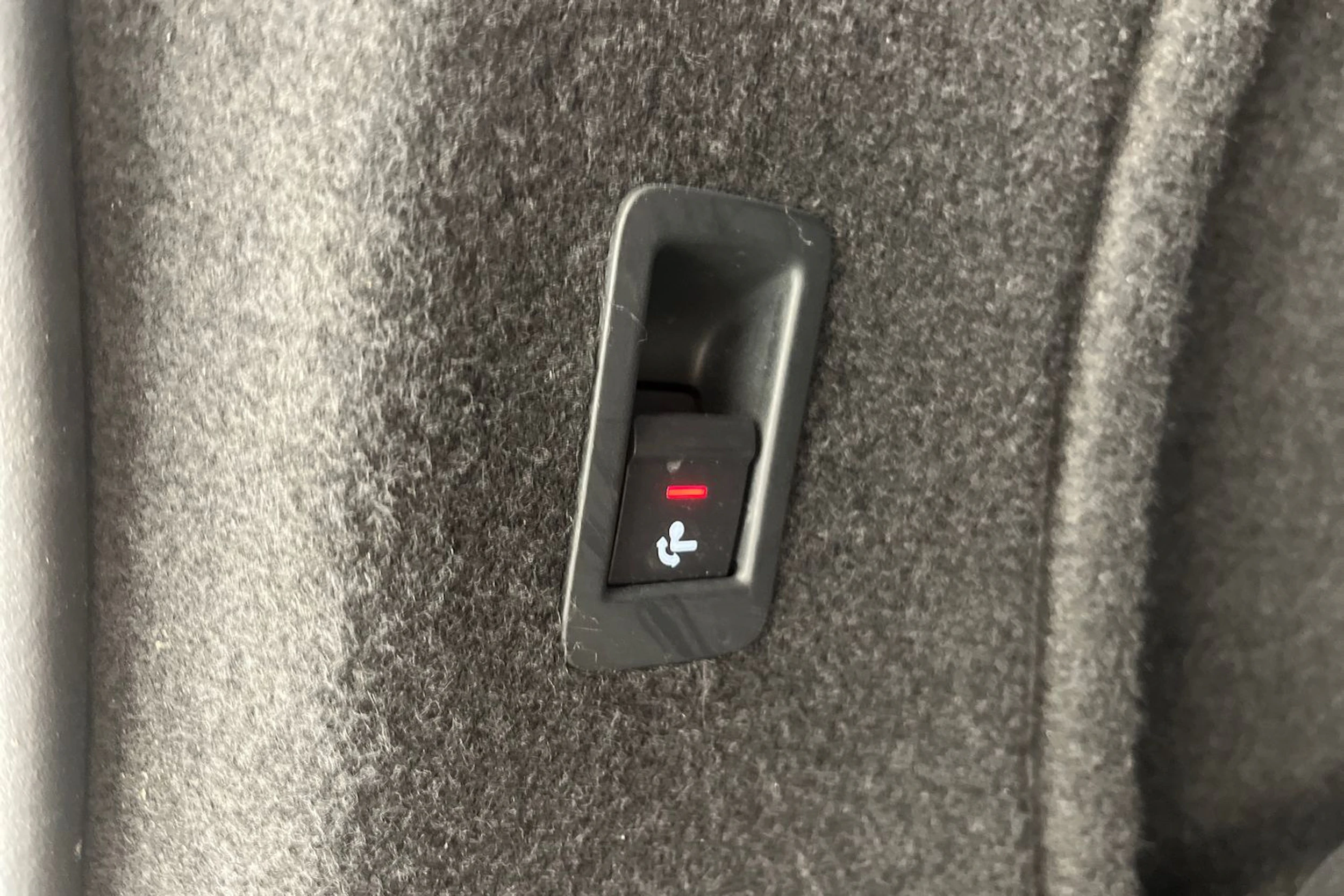 valkoinen Audi A4 2018 kuva 11.