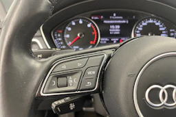 valkoinen Audi A4 2018 kuva 14.