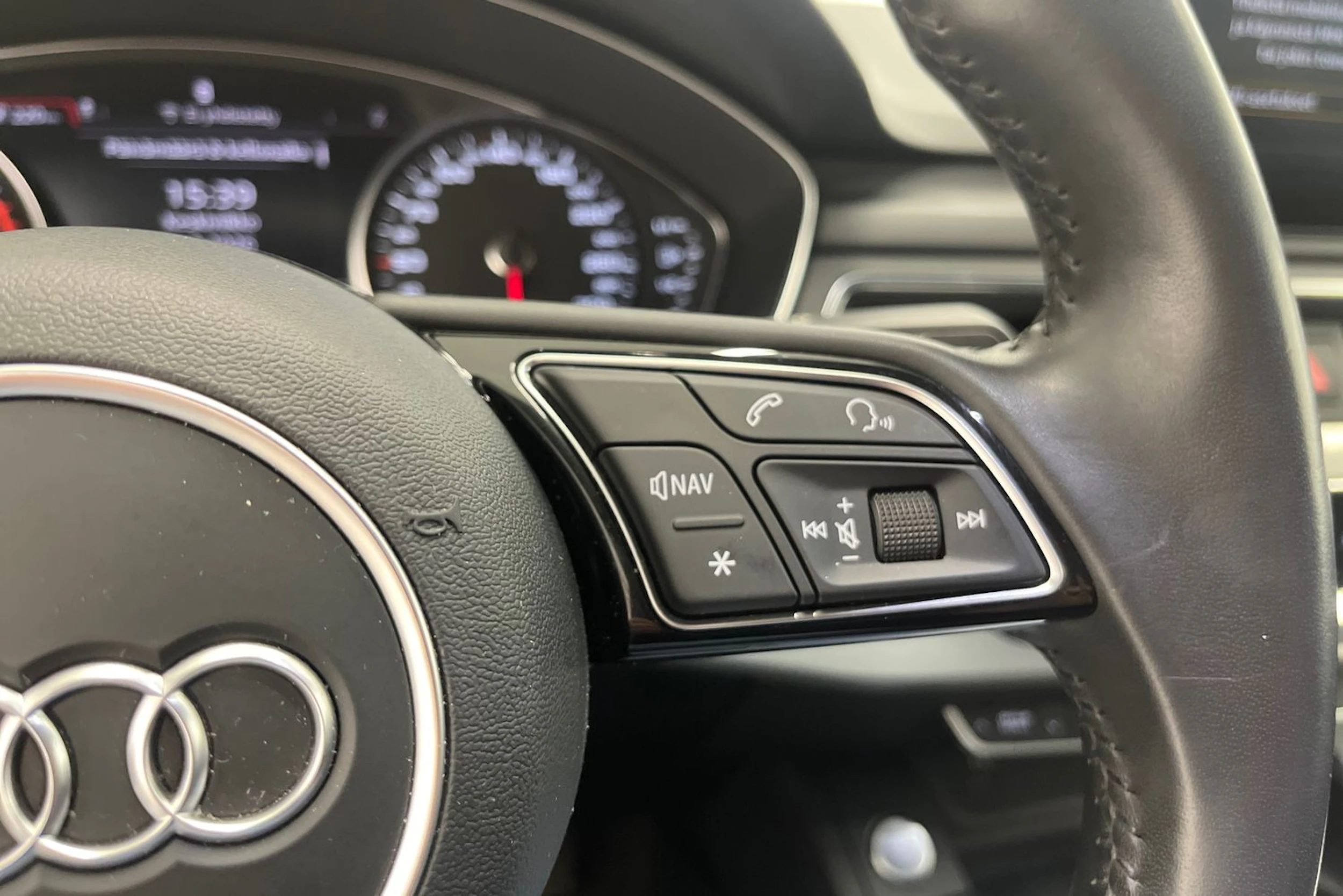 valkoinen Audi A4 2018 kuva 15.
