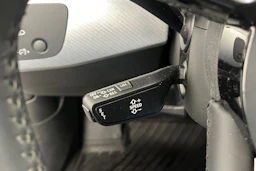 valkoinen Audi A4 2018 kuva 16.