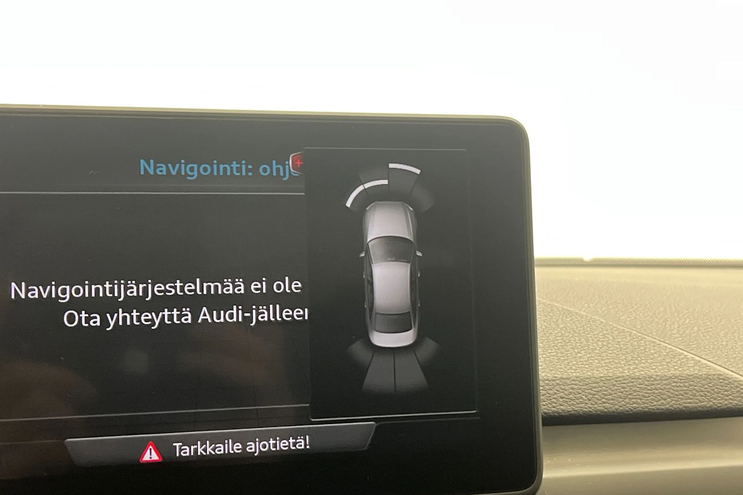 valkoinen Audi A4 2018 kuva 17.