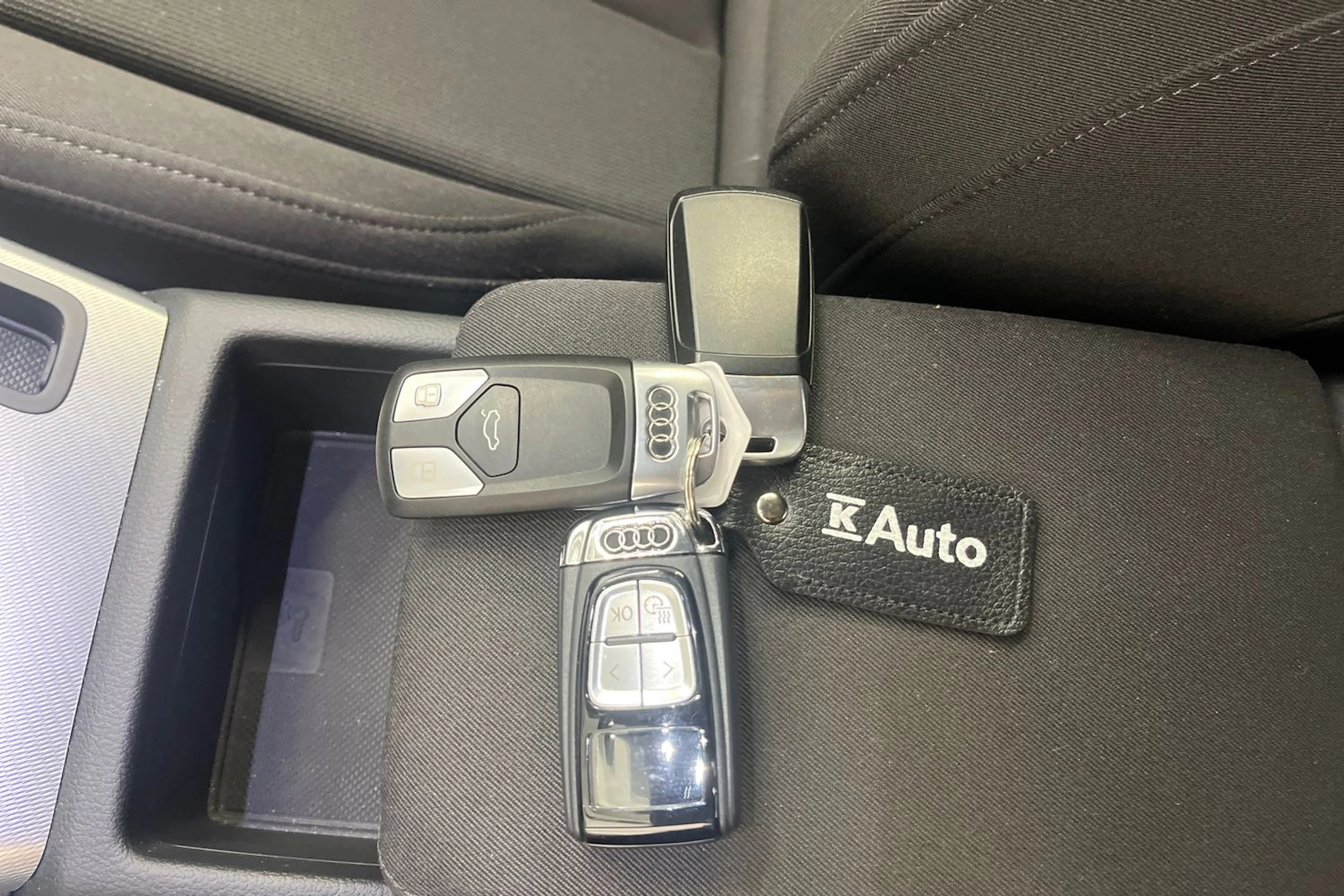 valkoinen Audi A4 2018 kuva 22.