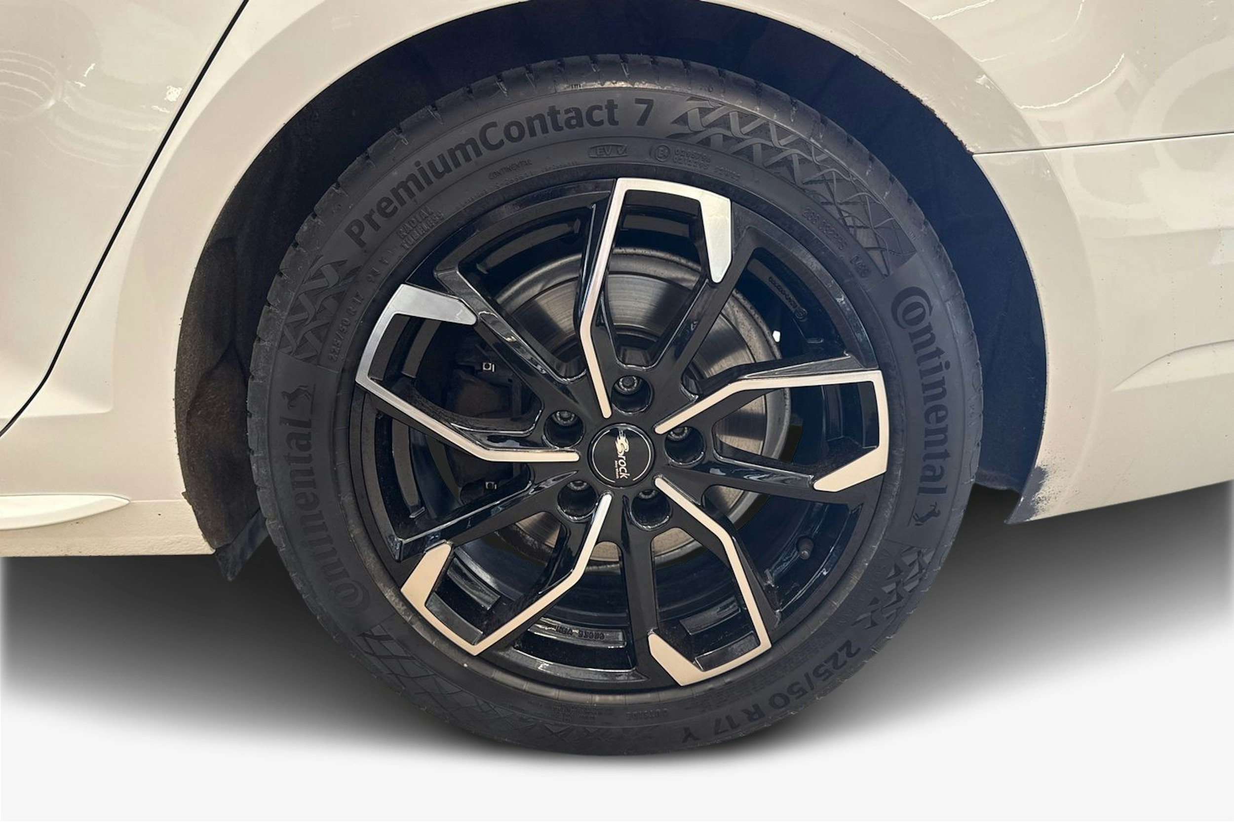 valkoinen Audi A4 2018 kuva 11.