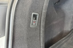 valkoinen Audi A4 2018 kuva 22.