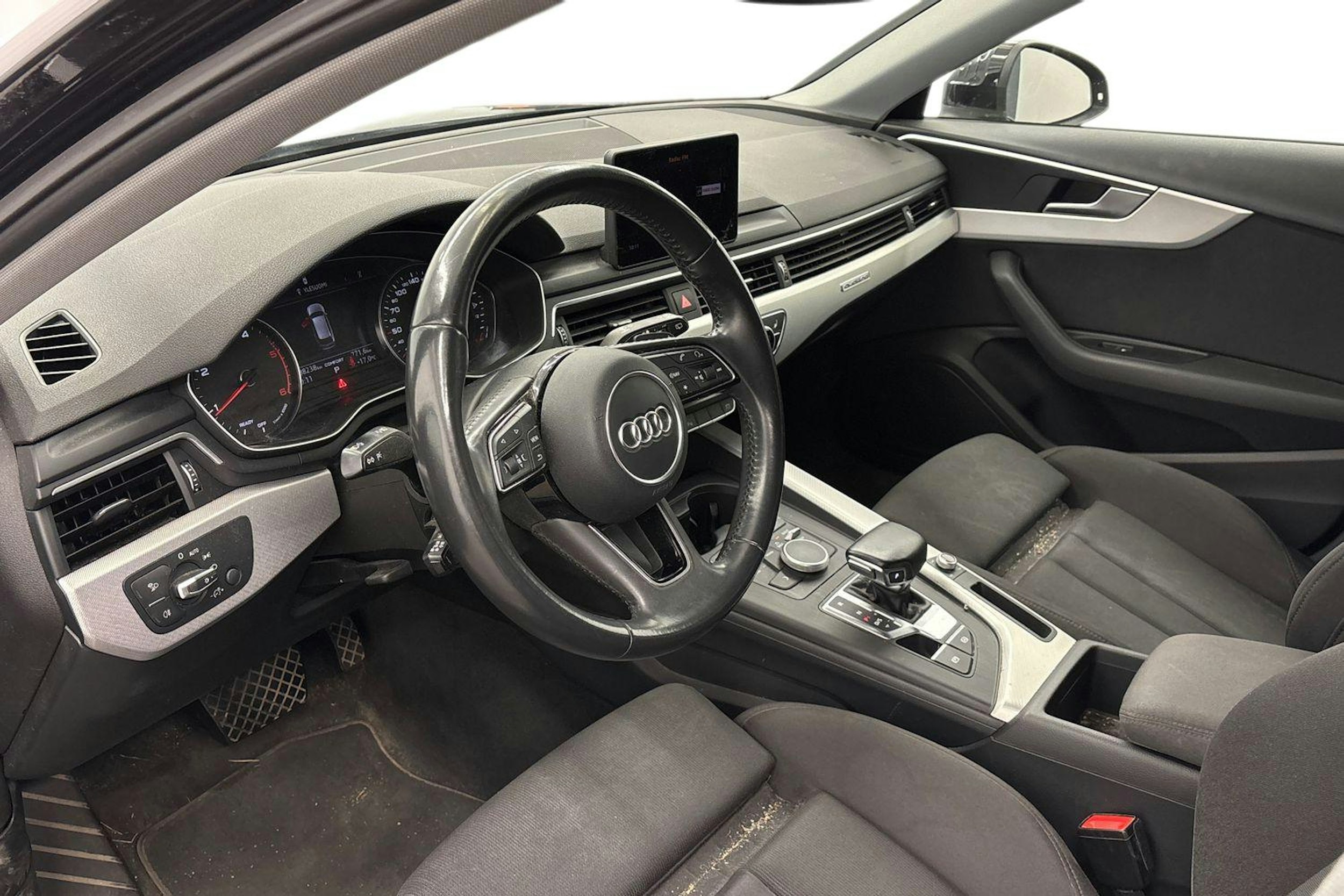 musta Audi A4 2018 kuva 3.
