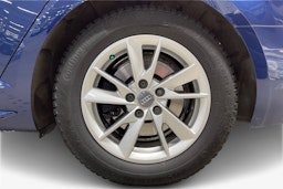 Sininen Audi A4 2018 kuva 11.