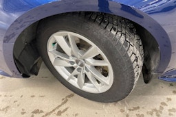 Sininen Audi A4 2018 kuva 13.