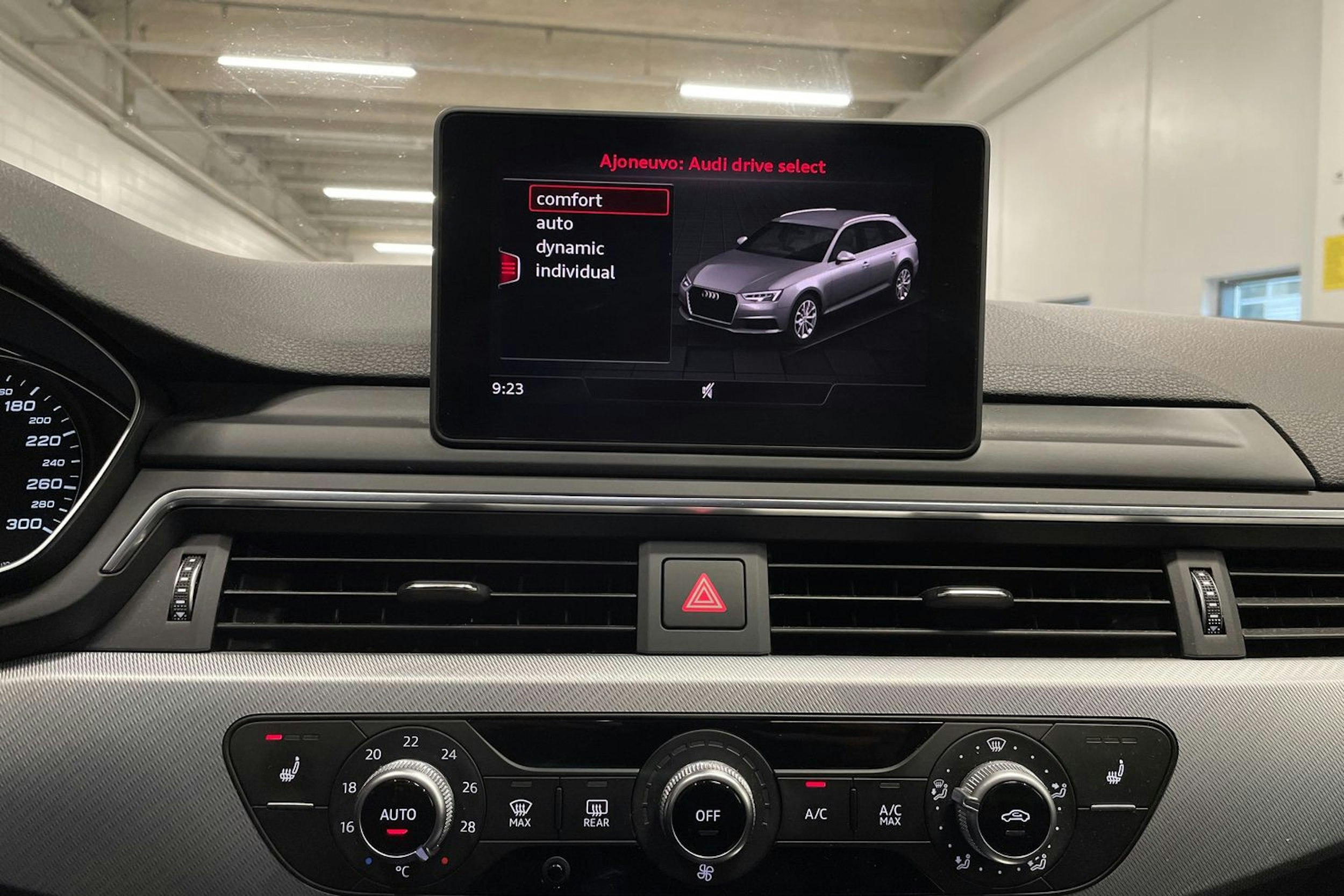 Sininen Audi A4 2018 kuva 18.