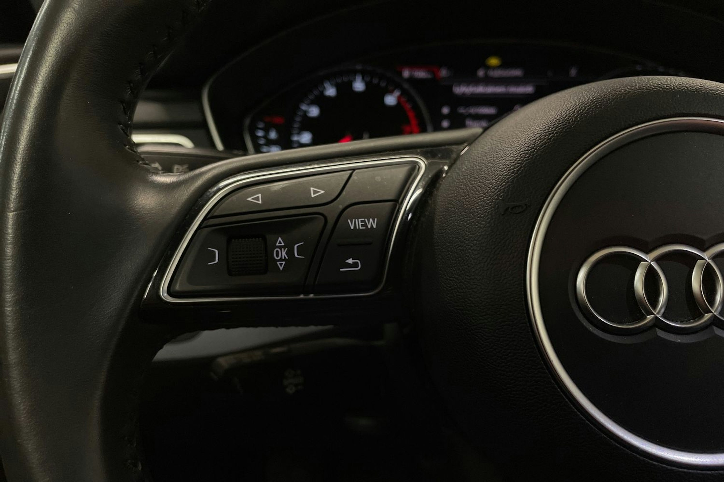 Sininen Audi A4 2018 kuva 21.