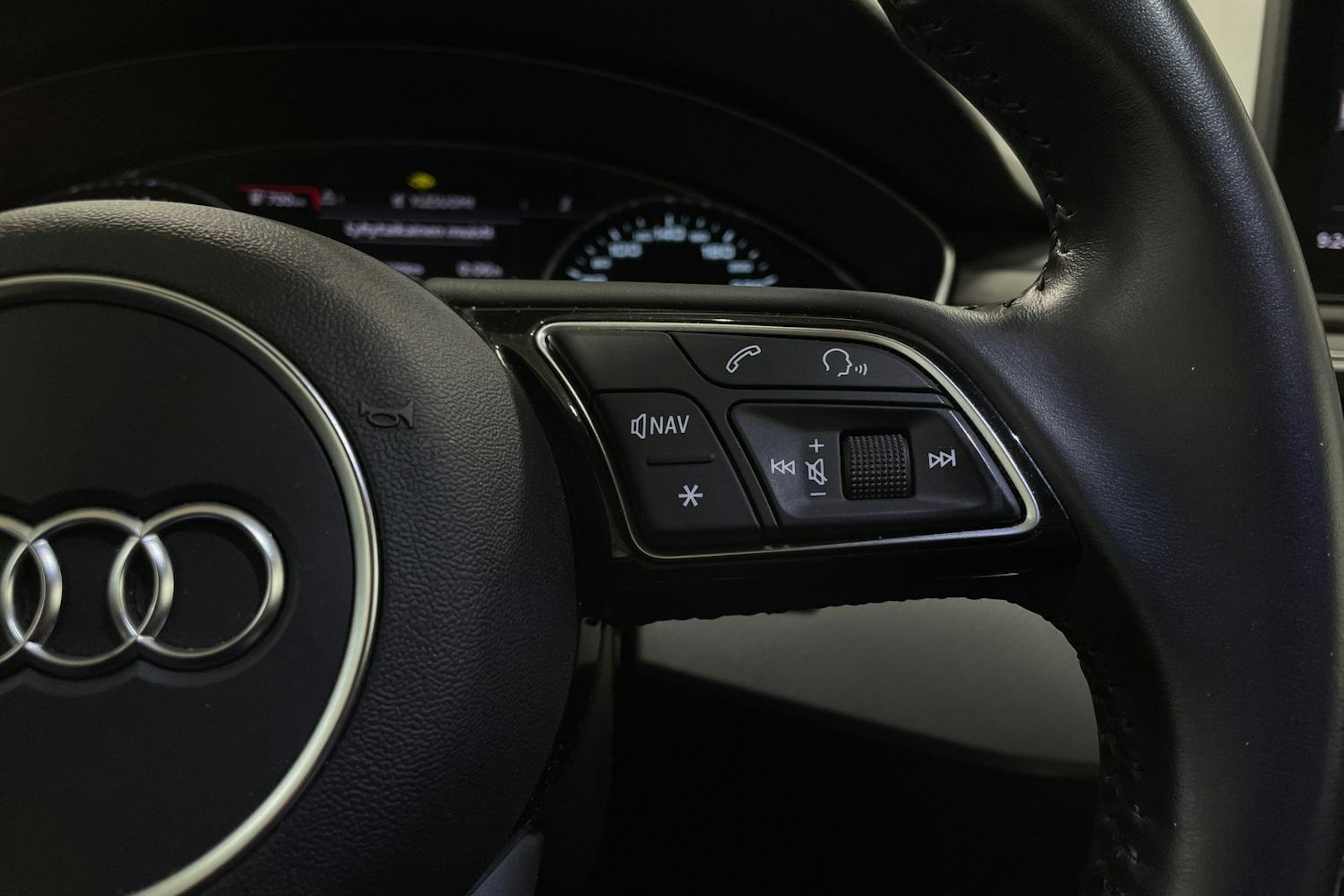 Sininen Audi A4 2018 kuva 22.