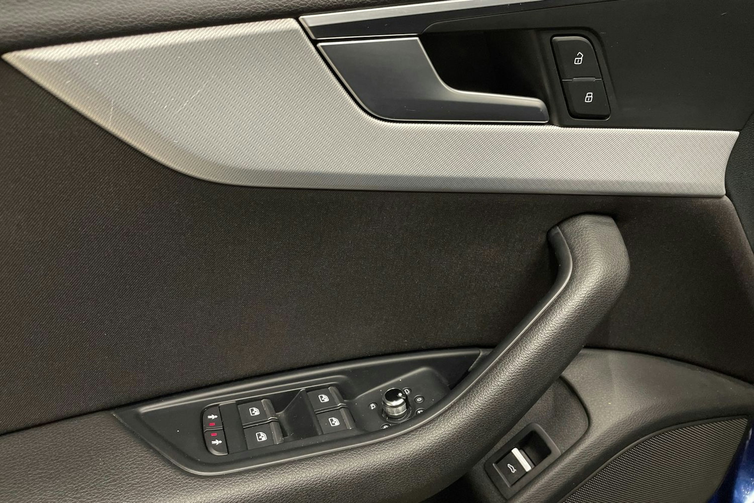 Sininen Audi A4 2018 kuva 23.