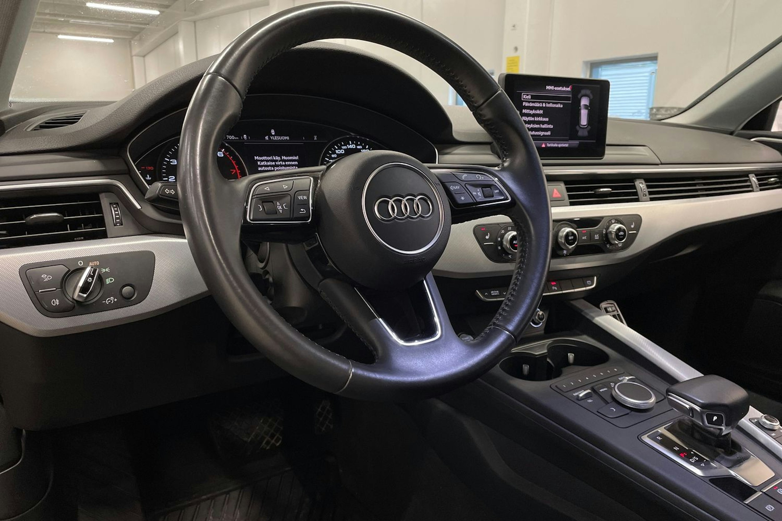 Sininen Audi A4 2018 kuva 24.