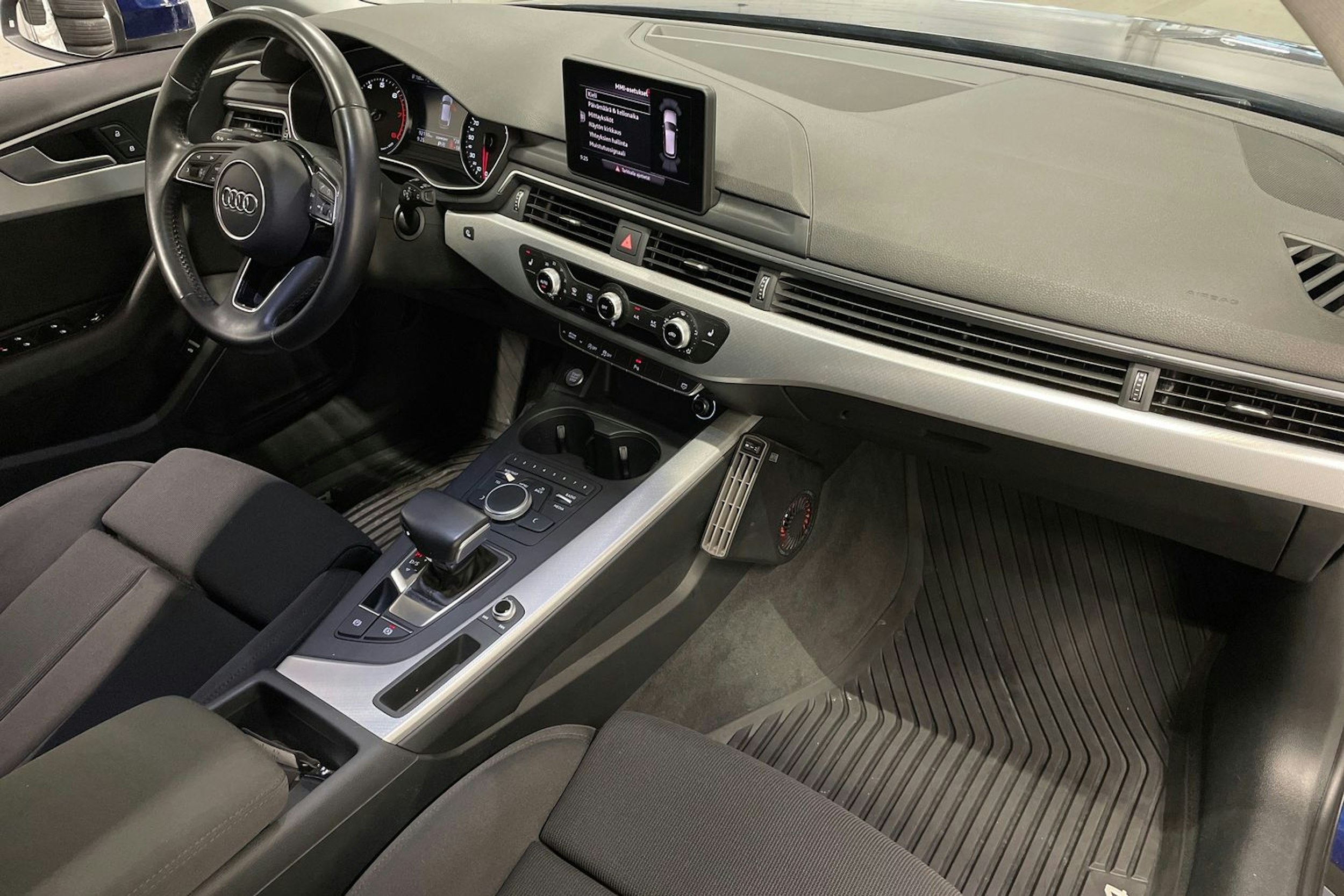 Sininen Audi A4 2018 kuva 26.