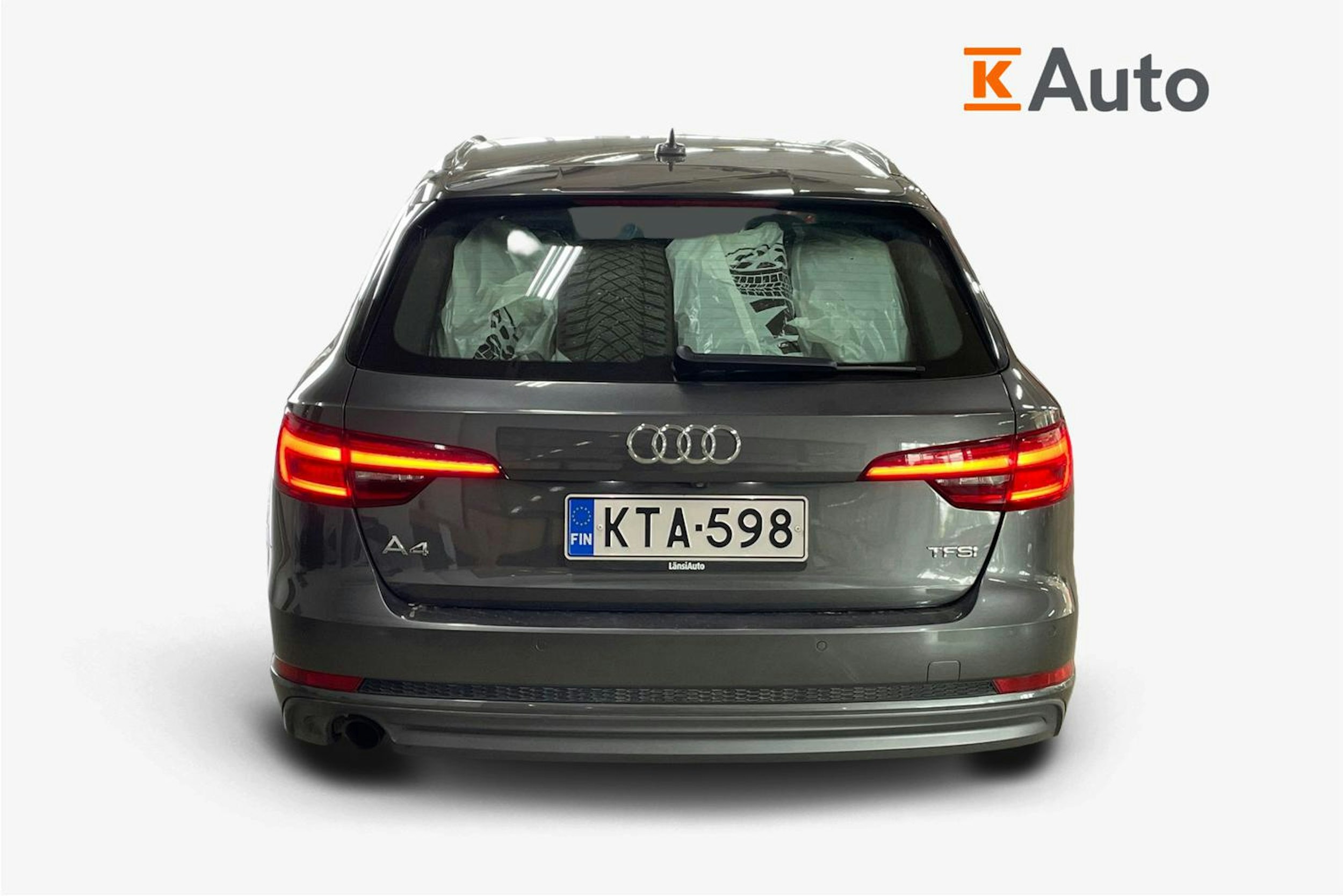Harmaa Audi A4 2018 kuva 3.