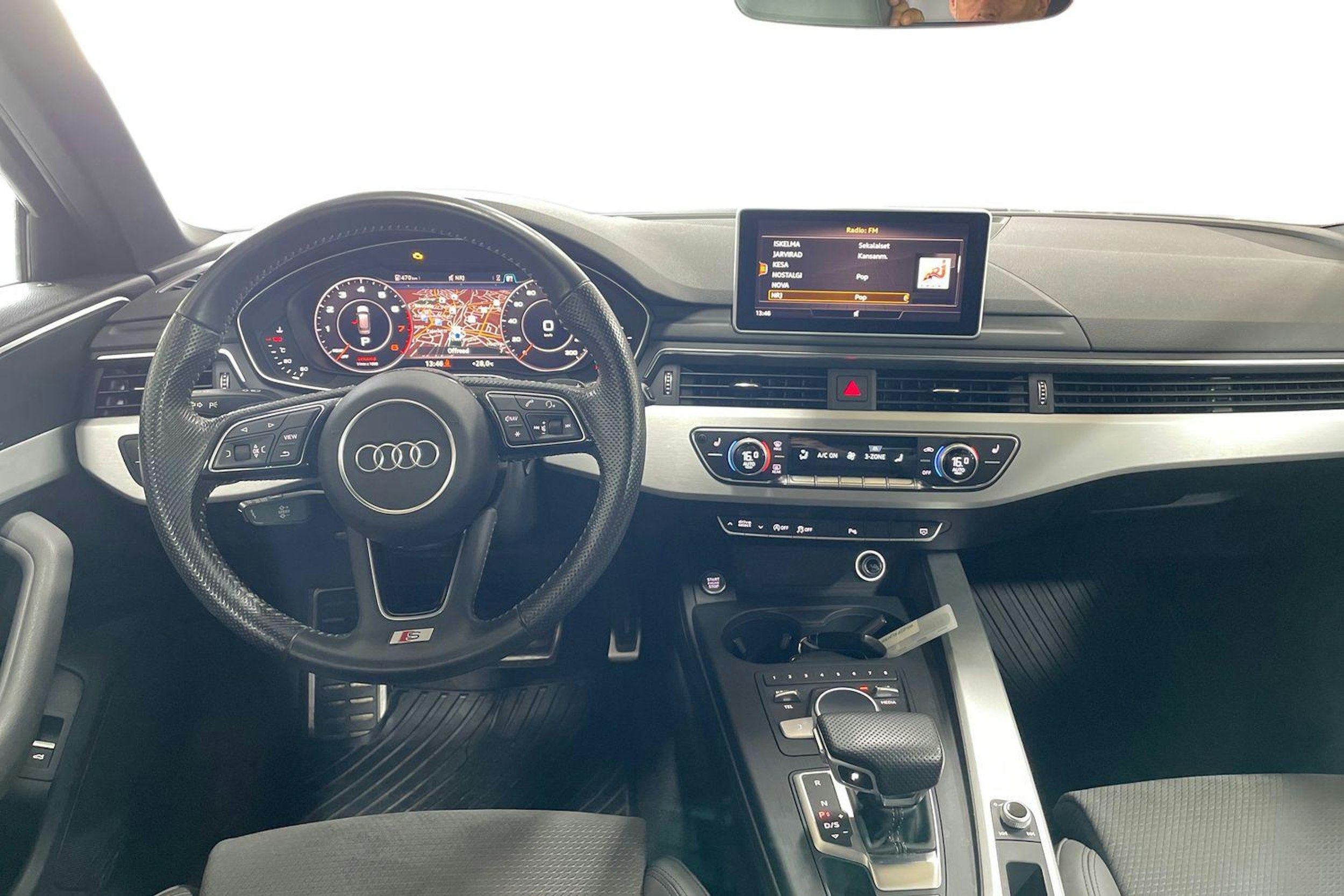 Harmaa Audi A4 2018 kuva 9.