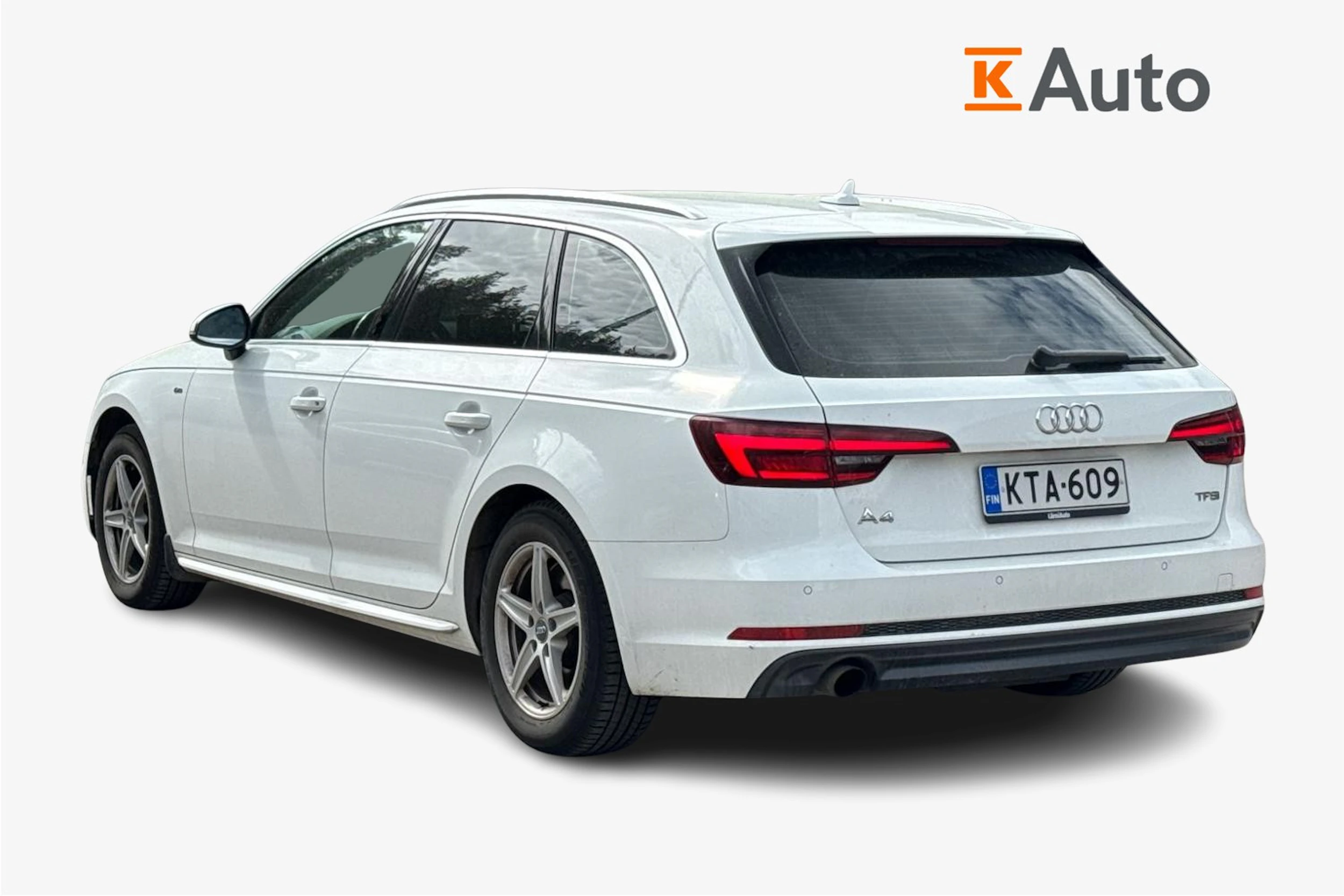valkoinen Audi A4 2018 kuva 2.