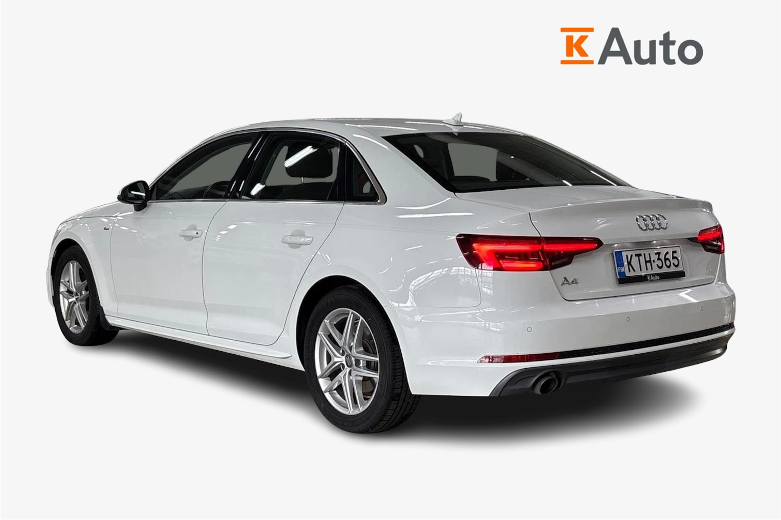 valkoinen Audi A4 2018 kuva 2.