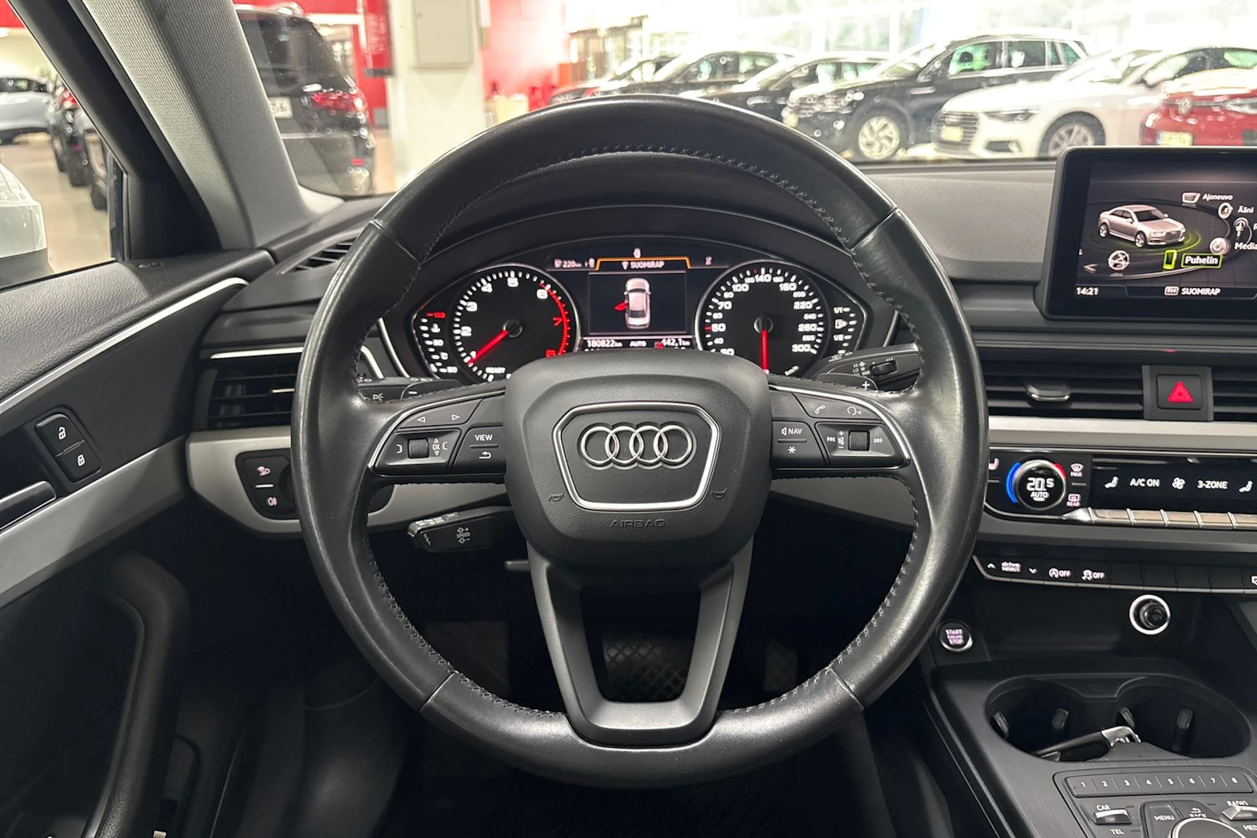 valkoinen Audi A4 2018 kuva 11.