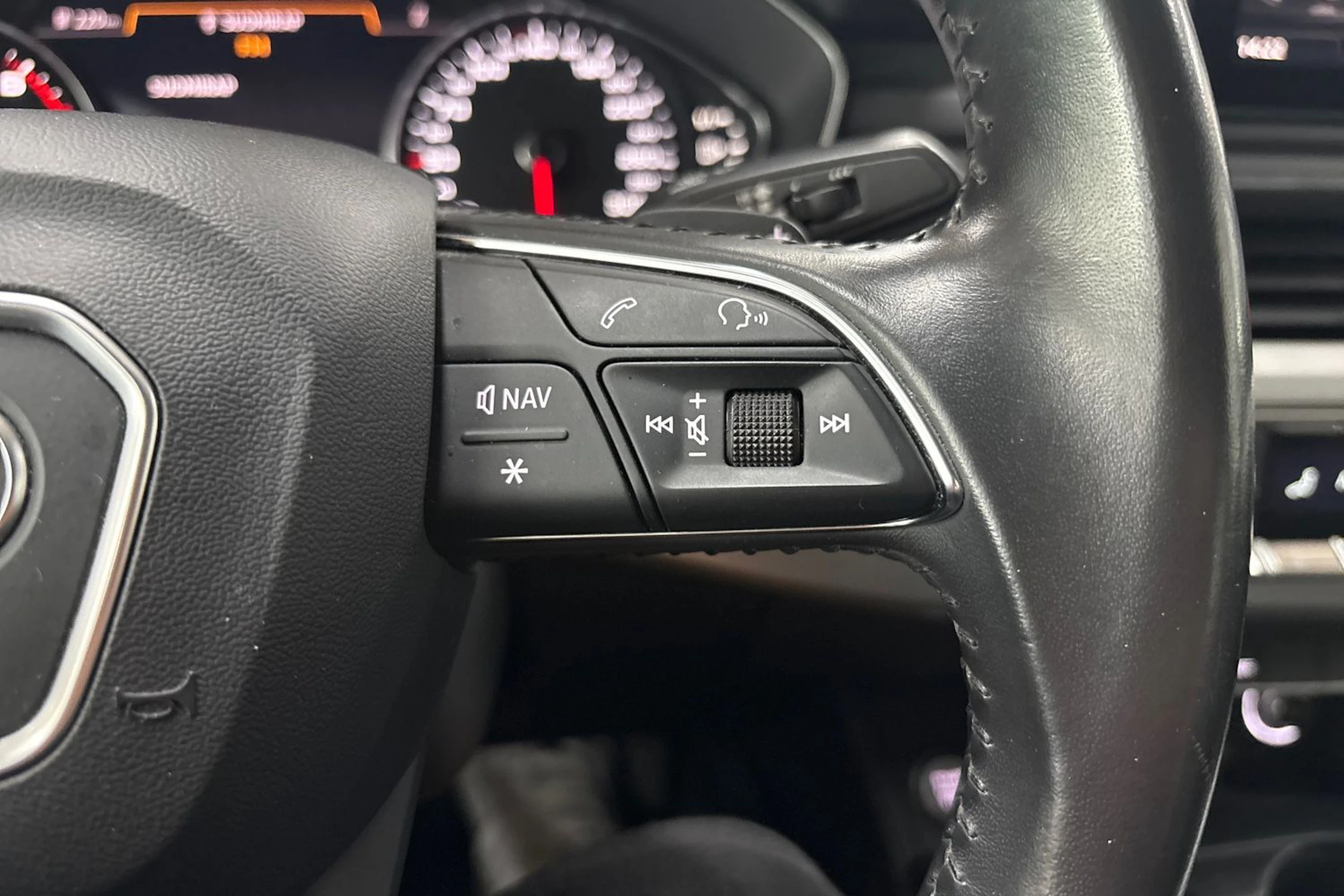 valkoinen Audi A4 2018 kuva 14.