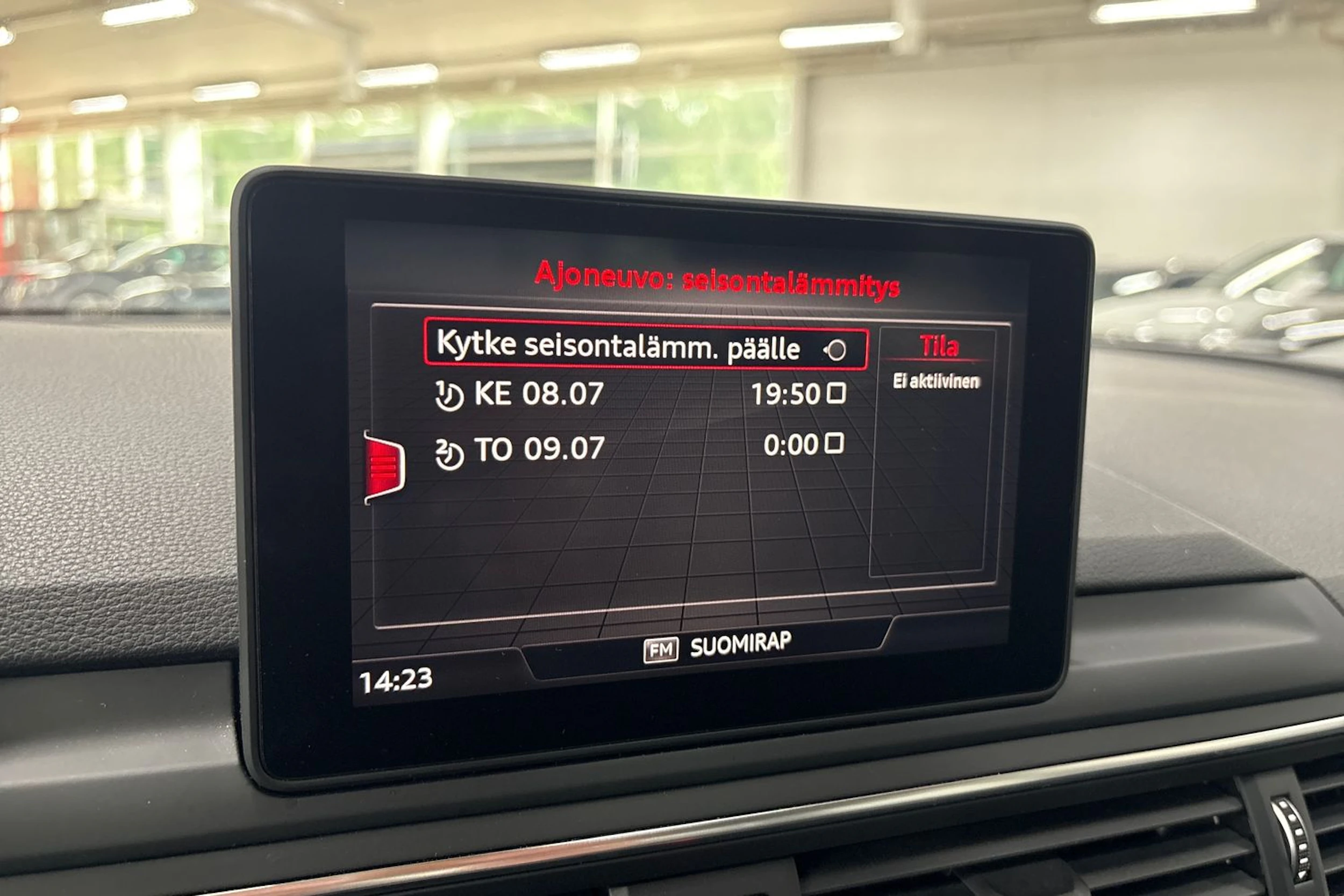 valkoinen Audi A4 2018 kuva 16.