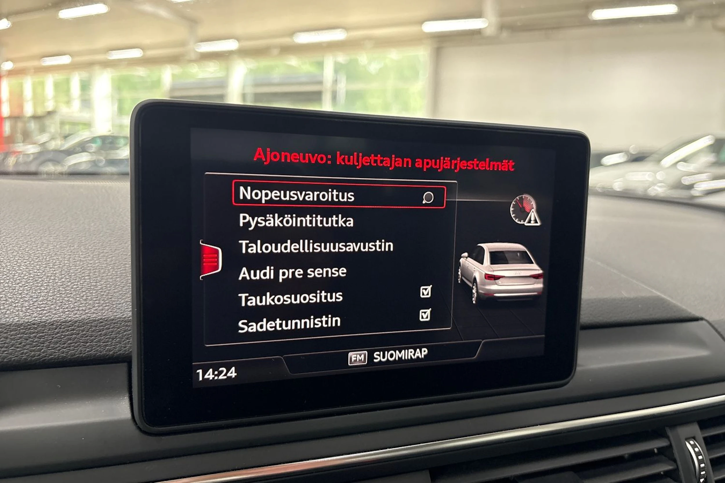 valkoinen Audi A4 2018 kuva 17.