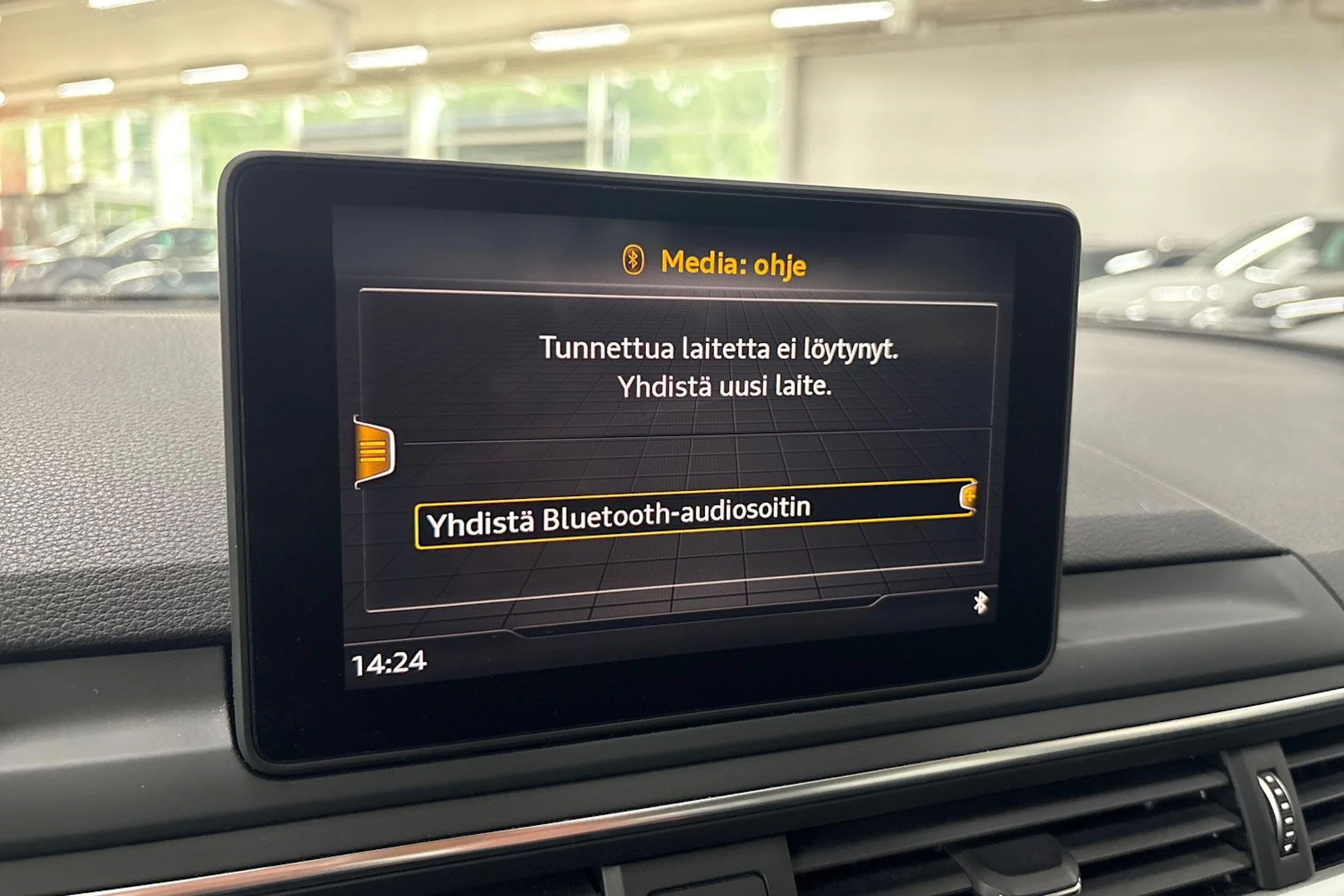 valkoinen Audi A4 2018 kuva 18.