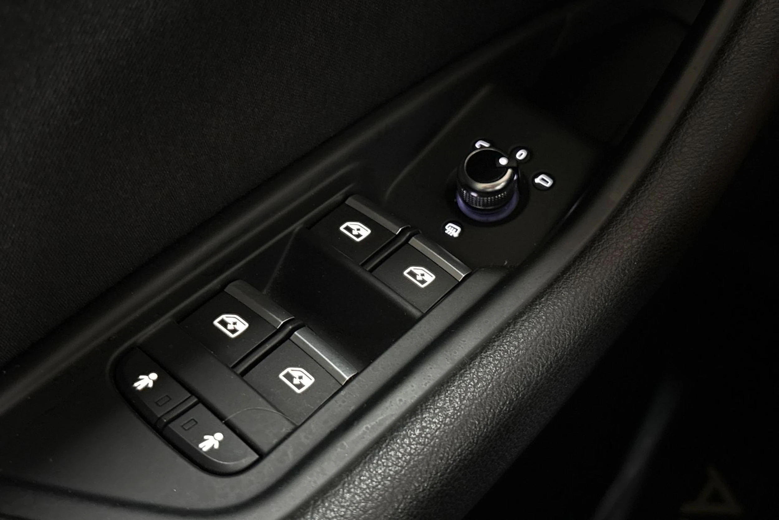valkoinen Audi A4 2018 kuva 23.