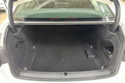 valkoinen Audi A4 2018 kuva 25.