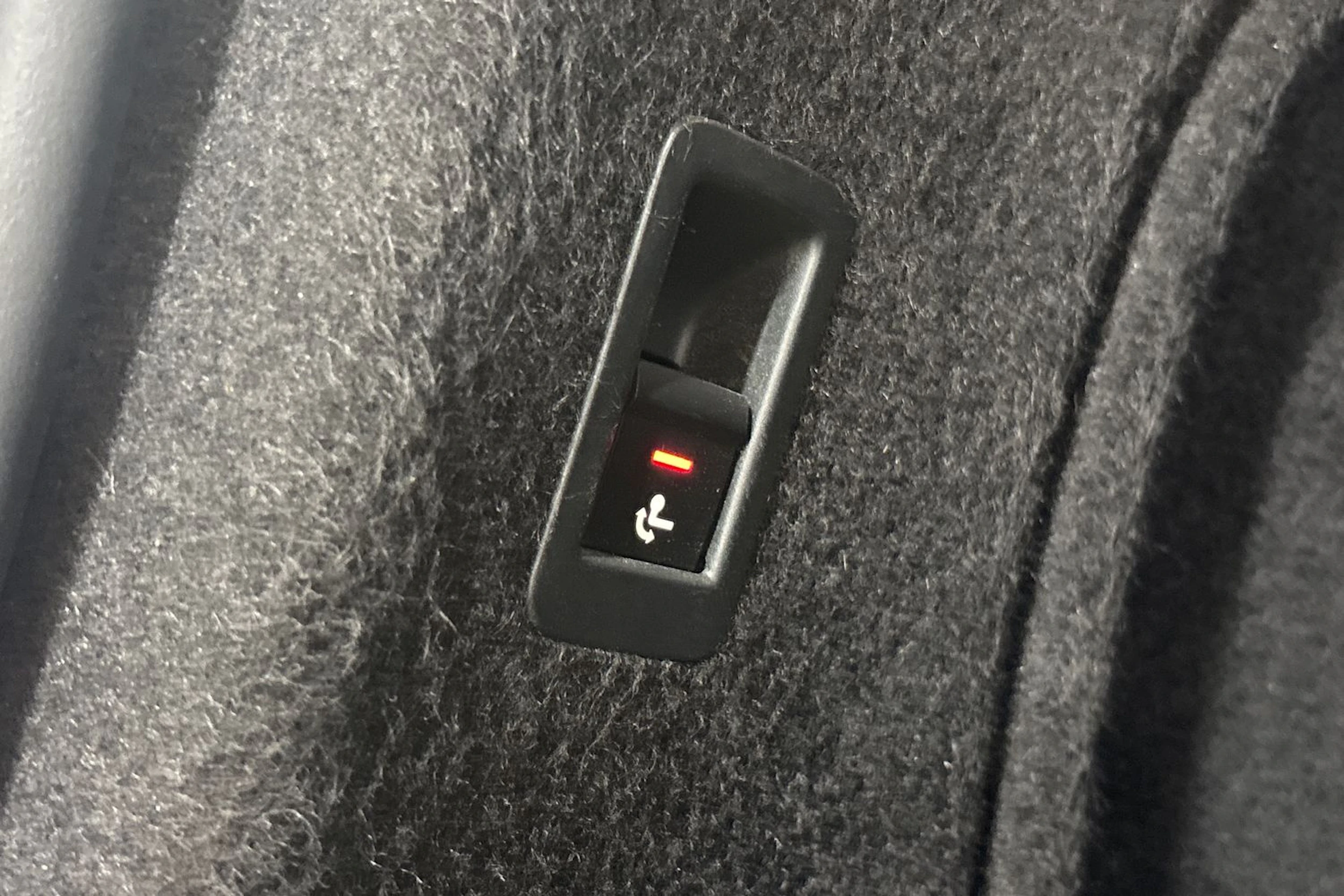 valkoinen Audi A4 2018 kuva 26.
