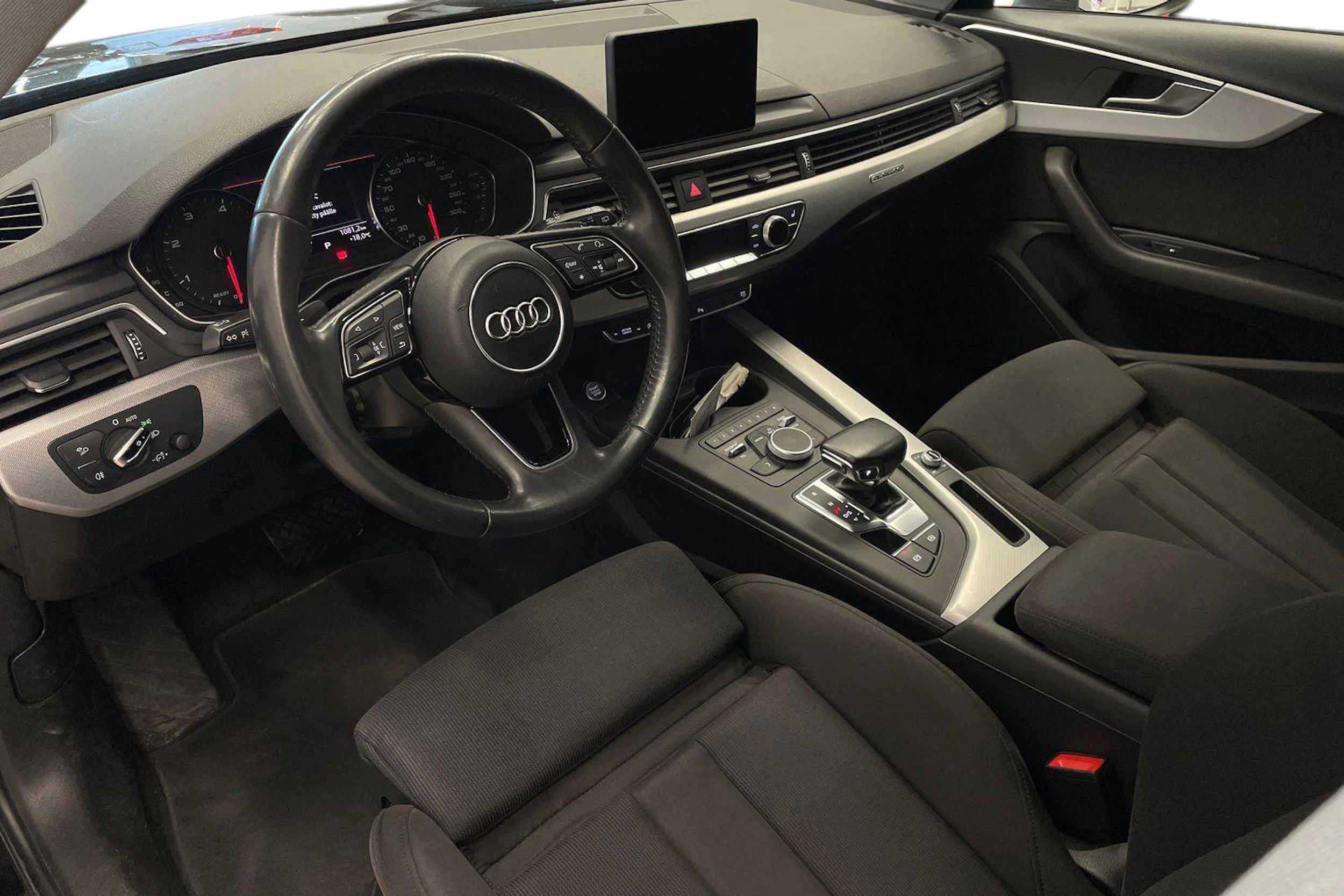 Musta Audi A4 2018 kuva 8.