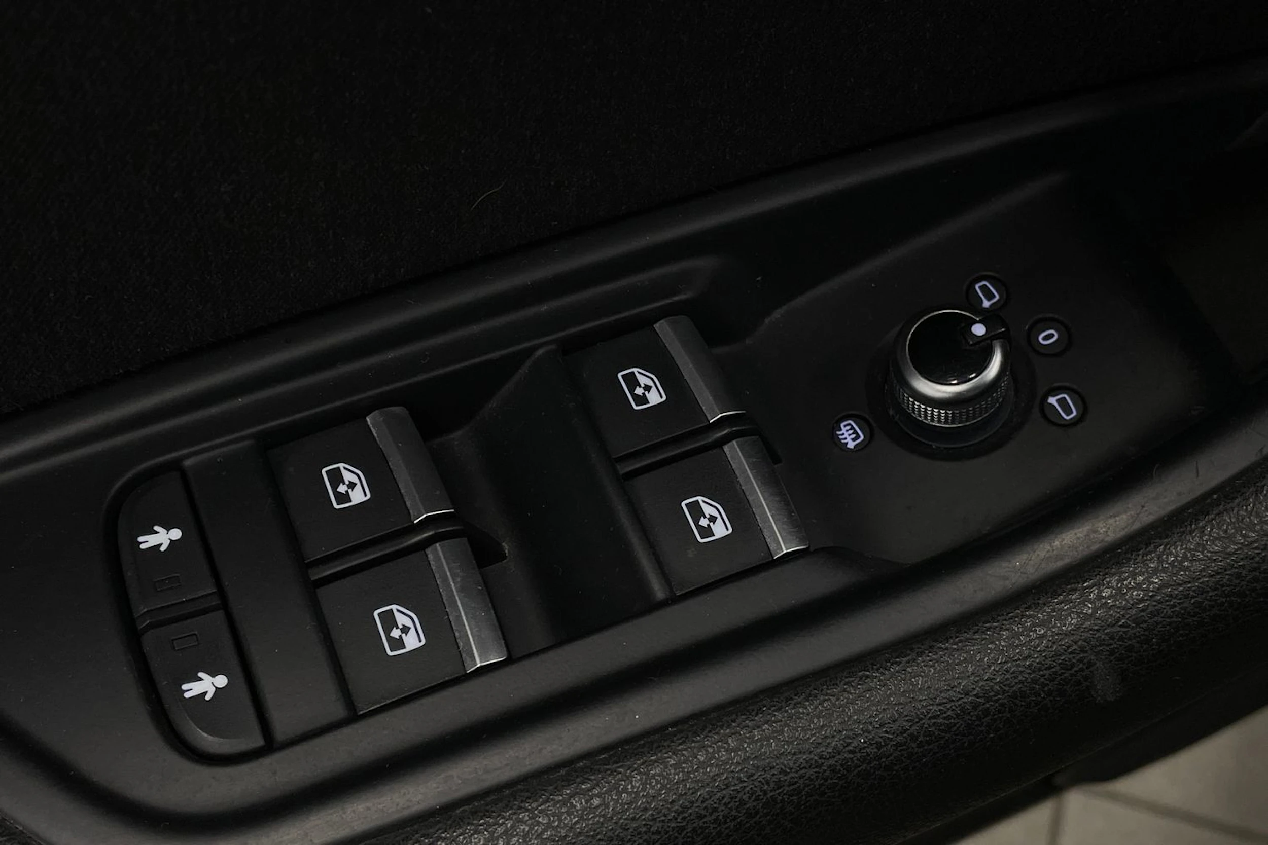 Musta Audi A4 2018 kuva 15.
