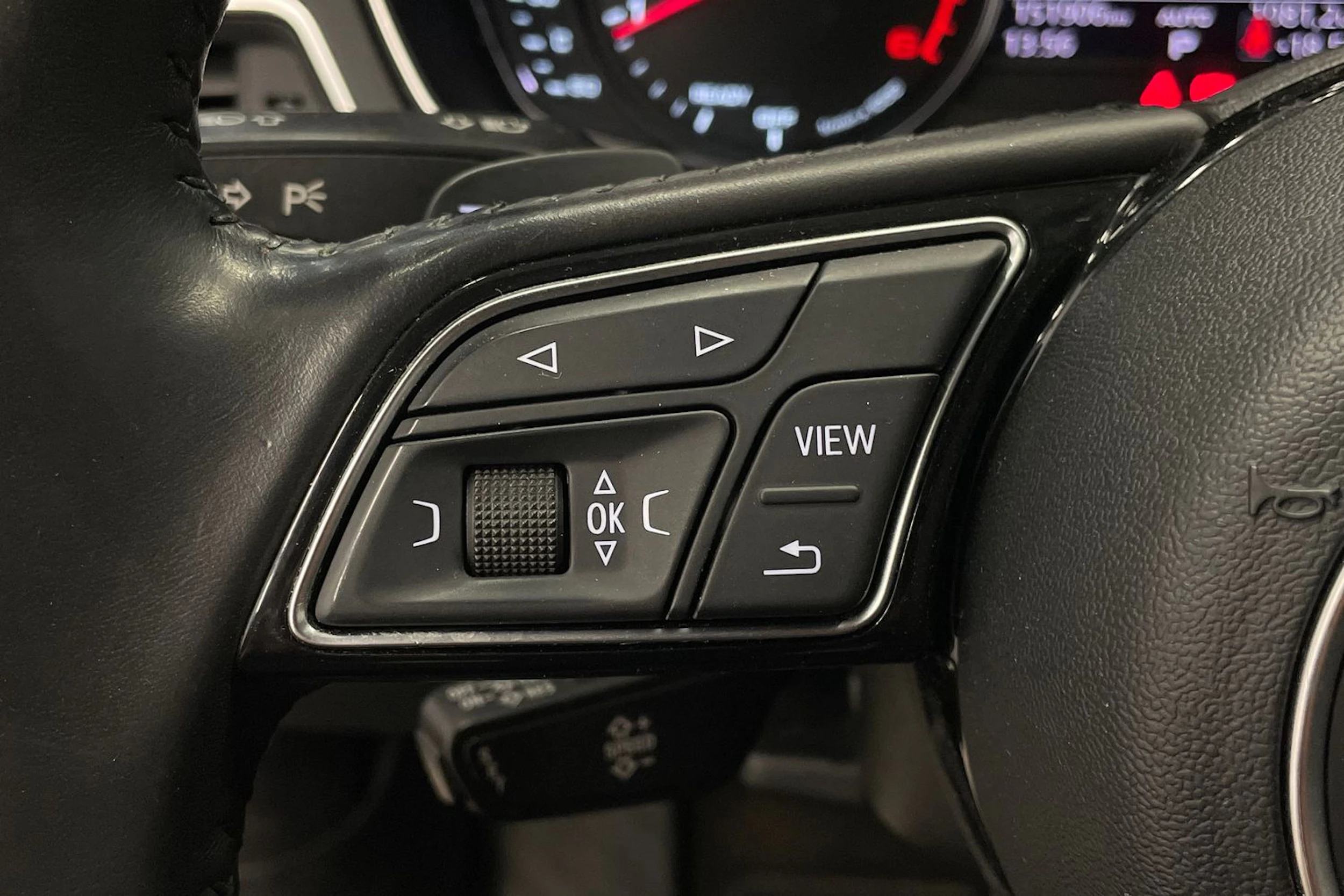 Musta Audi A4 2018 kuva 17.